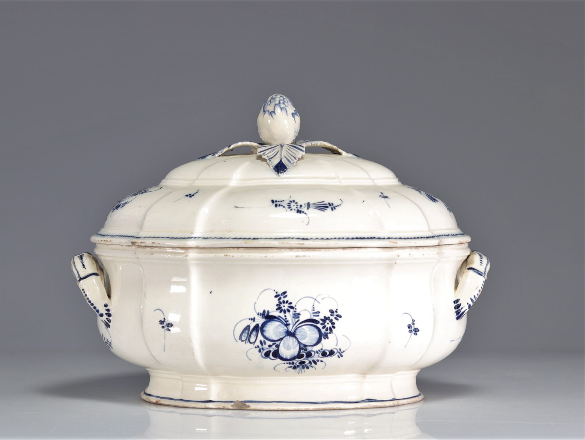 Boch Luxembourg fine earthenware soup tureen 18th