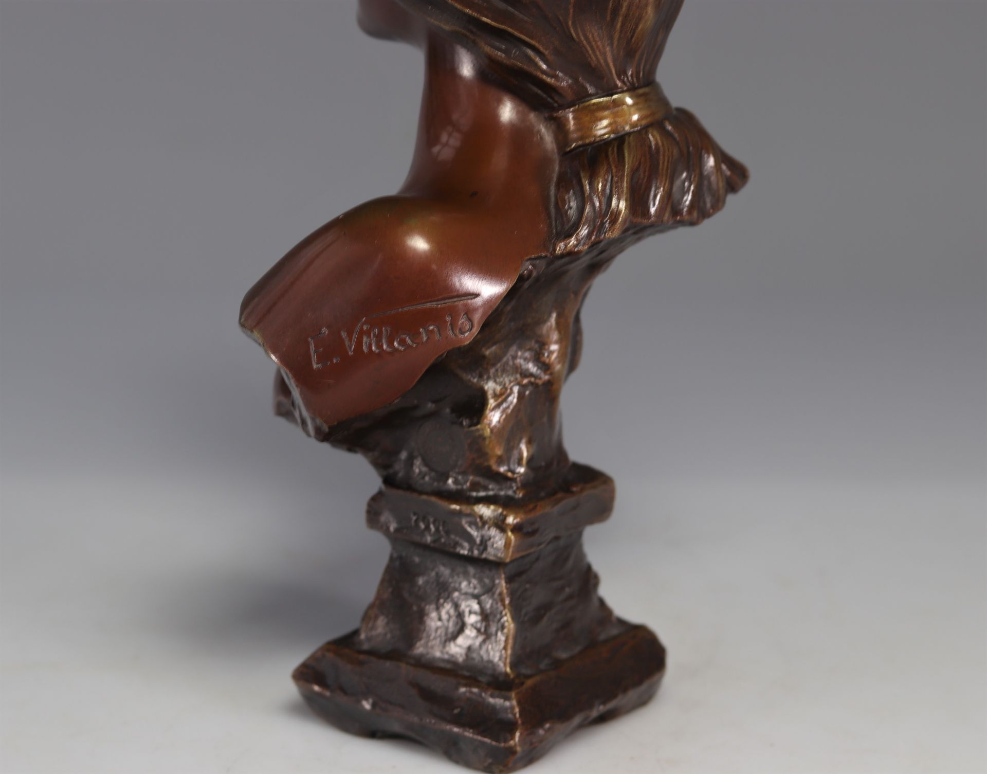 Emmanuel VILLANIS (1858-1914) Bust of a young woman in bronze foundry stamp - Image 6 of 6