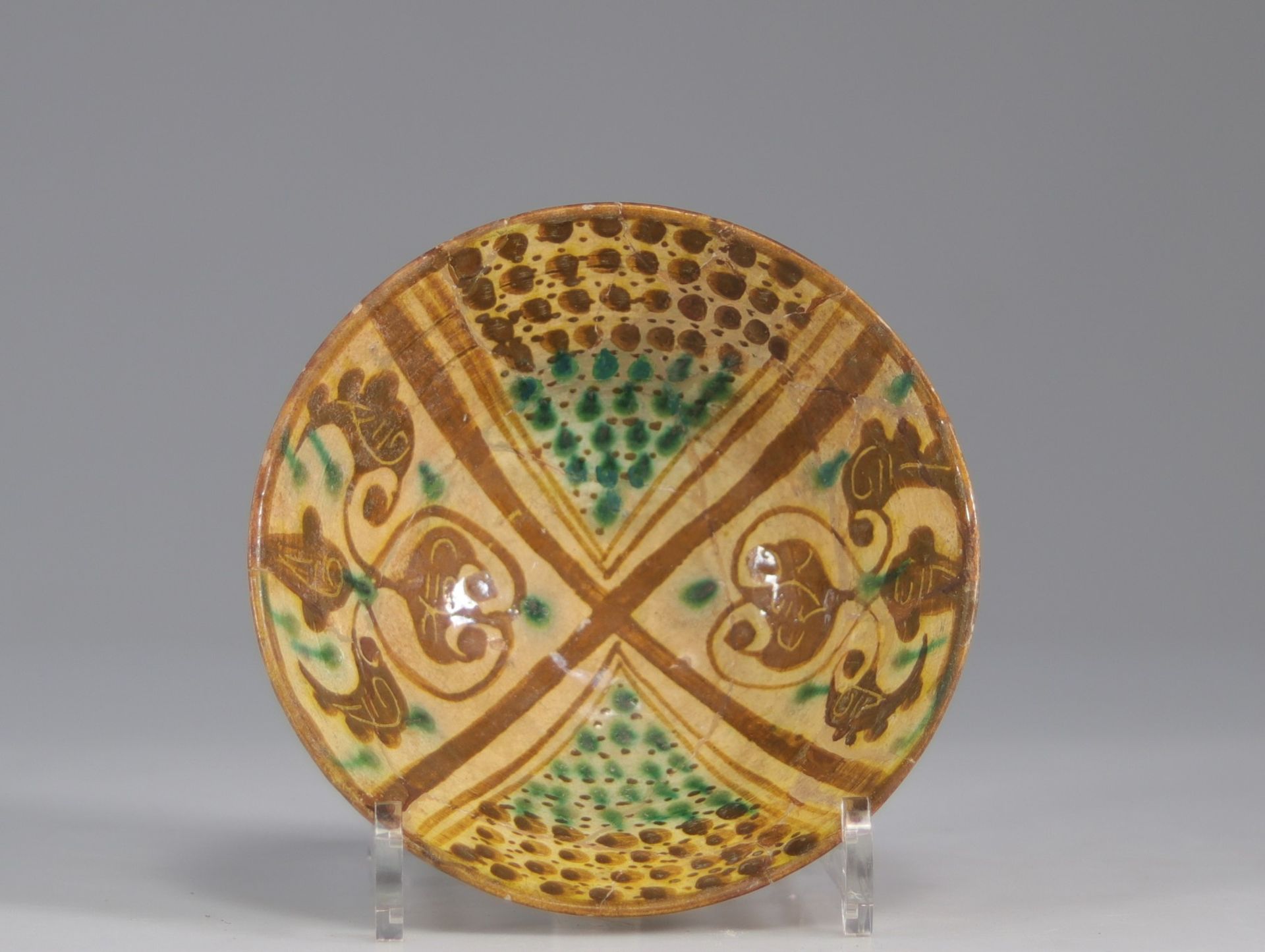 Nishapur dish with geometric and floral decoration ca 9th century