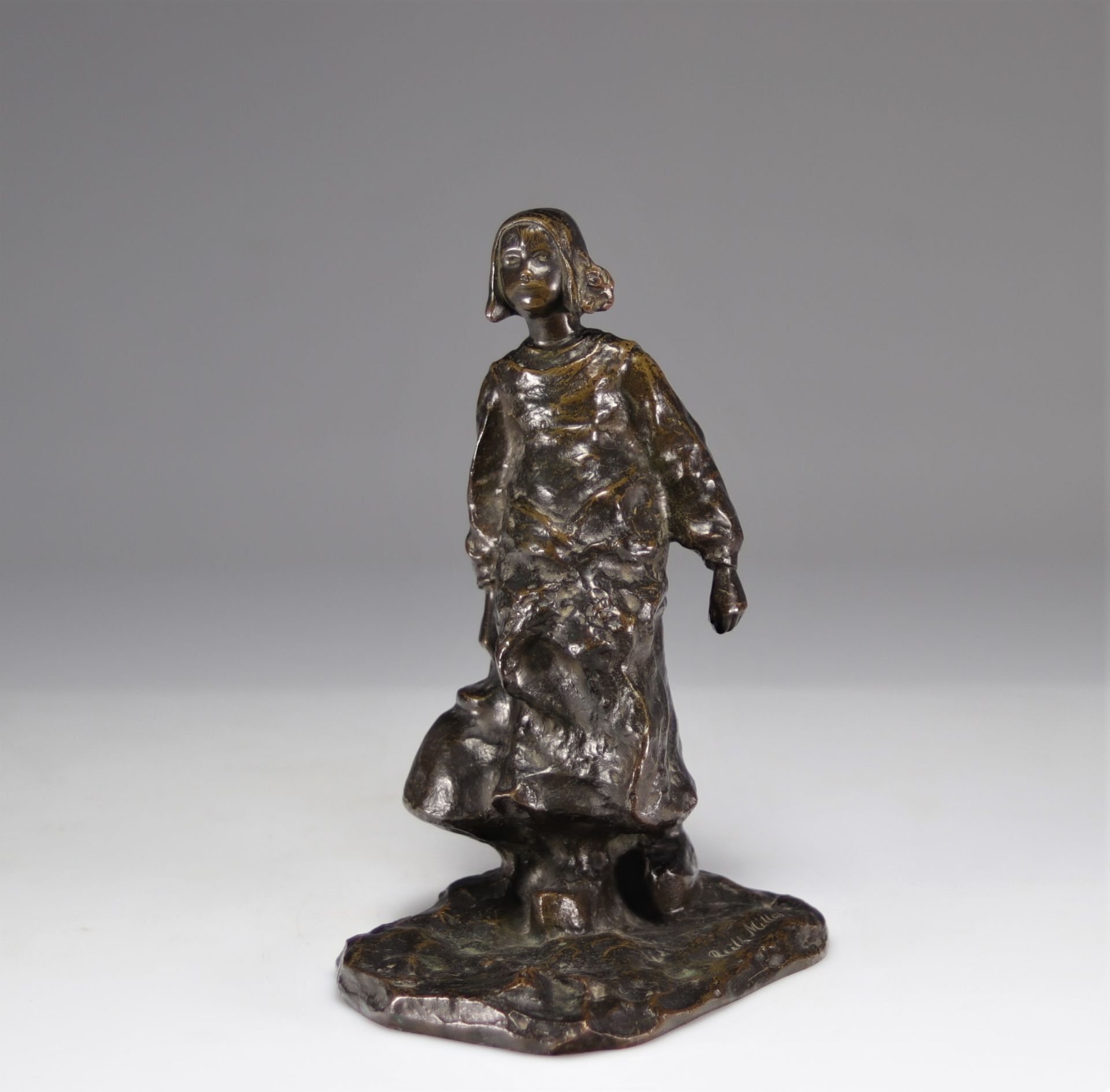 Ruth Anna Maria MILLES (1873-1941) Bronze "Breton woman carrying a jug"