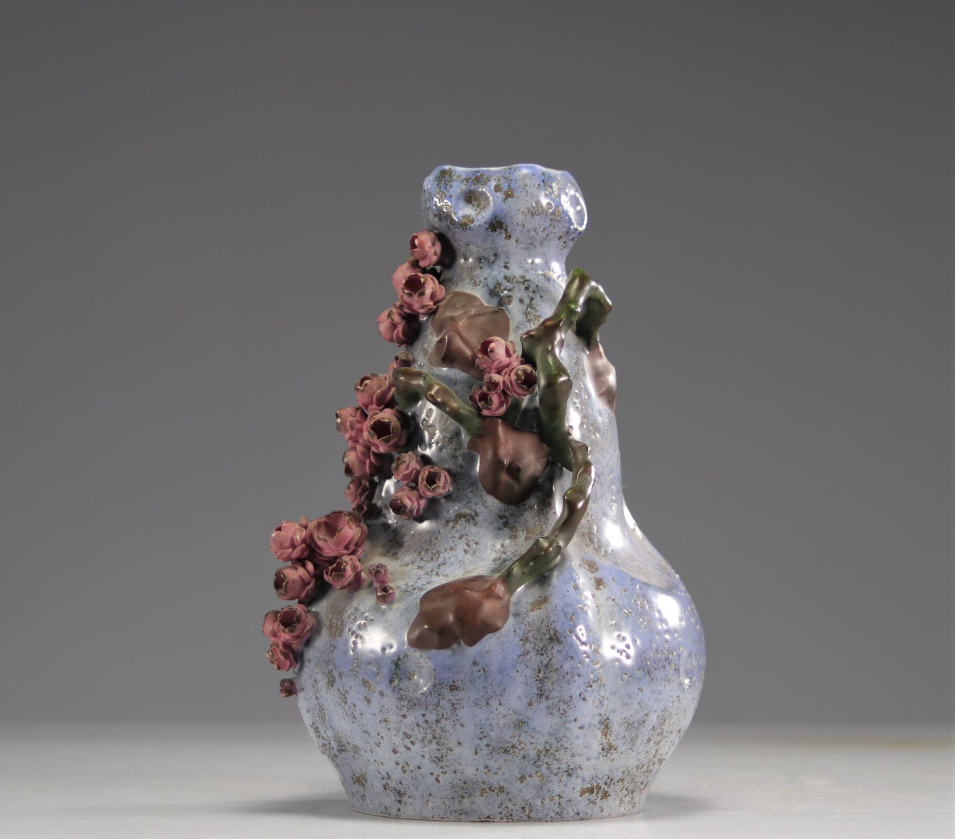 Amphora vase in relief with flower decoration - Bild 2 aus 5