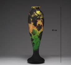 Daum Nancy imposing vase decorated with vines and grapes