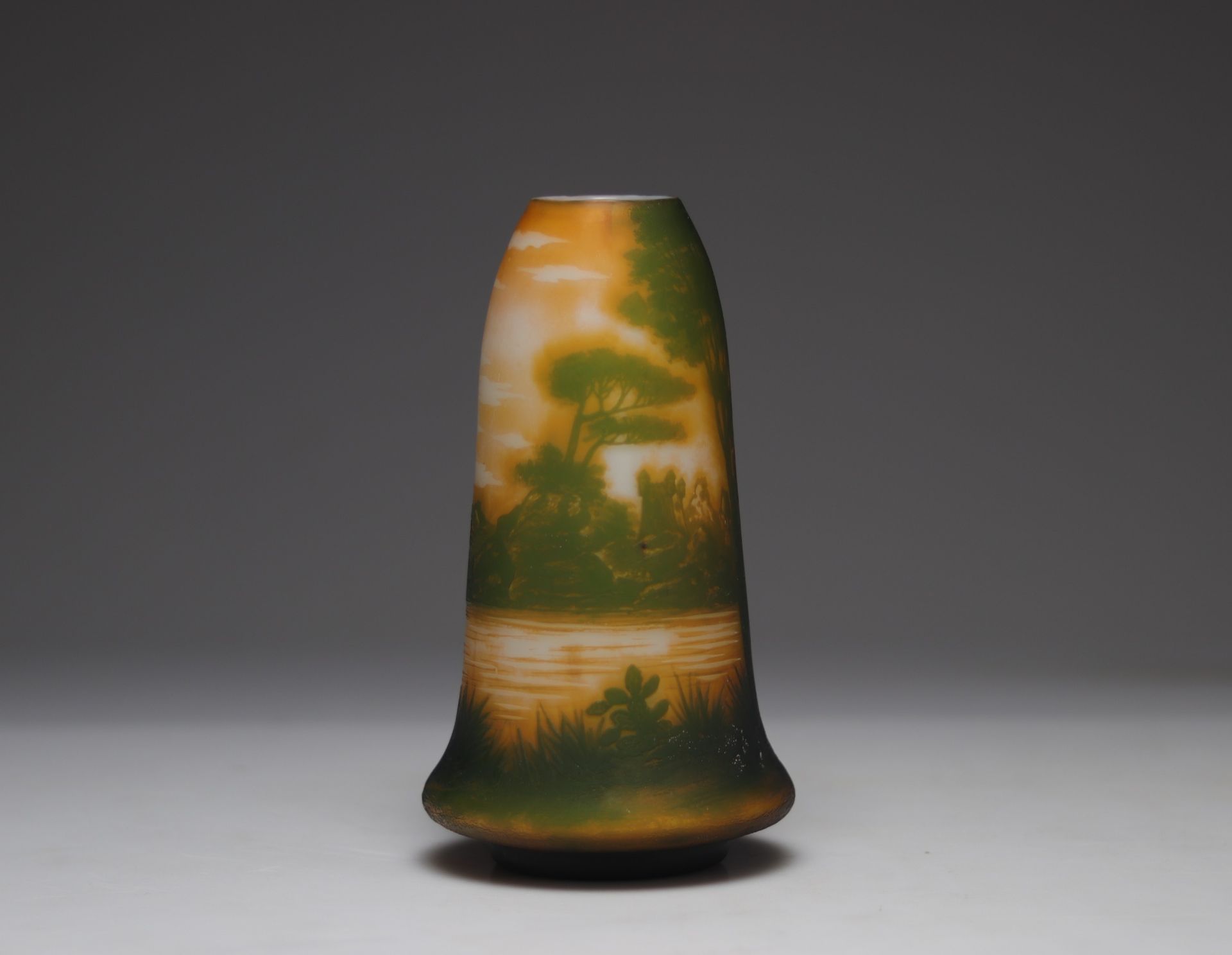 Must vase with mountain landscape decor