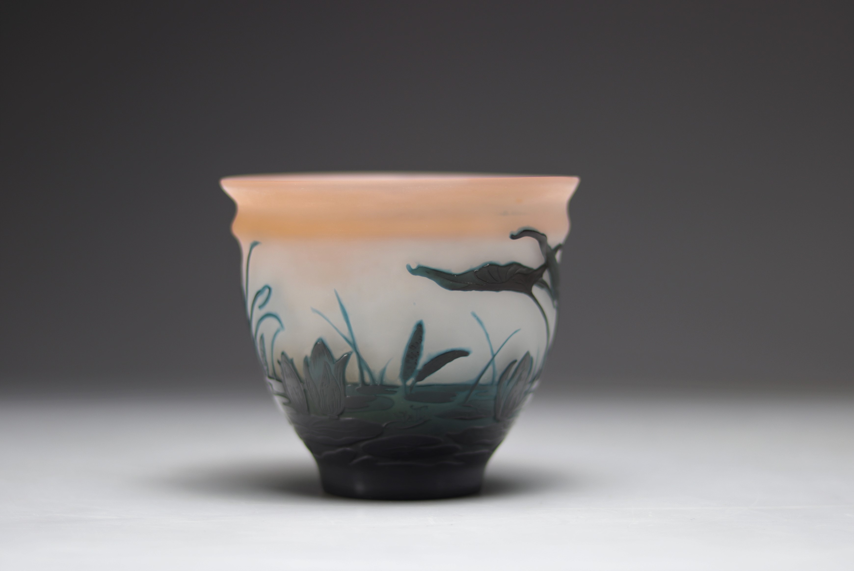 Emile Galle bowl decorated with an aquatic landscape - Bild 4 aus 5