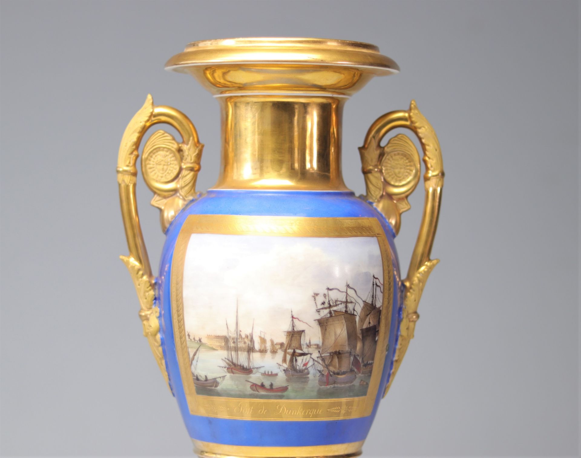 Pair of Empire period vases with port scenes "Port Louis and Dunkirk" - Image 4 of 5