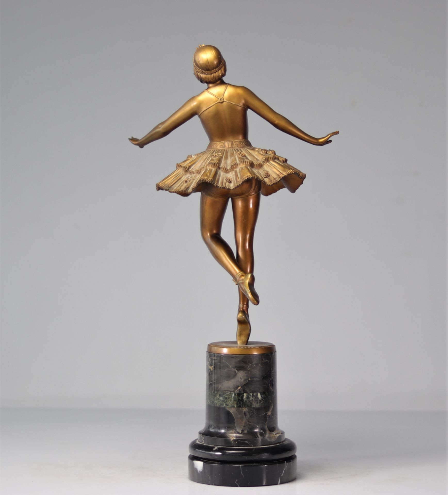 H. RIEDER (XIX-XX) Large Art Deco dancer in gilded bronze - Bild 5 aus 8