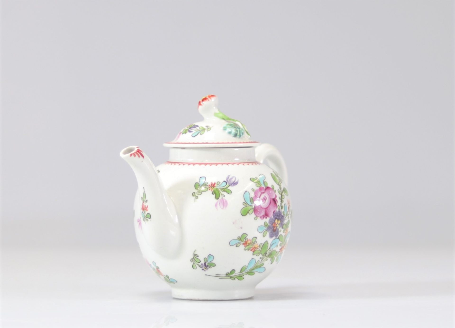 Porcelain teapot decorated with flowers 18th - Image 5 of 5