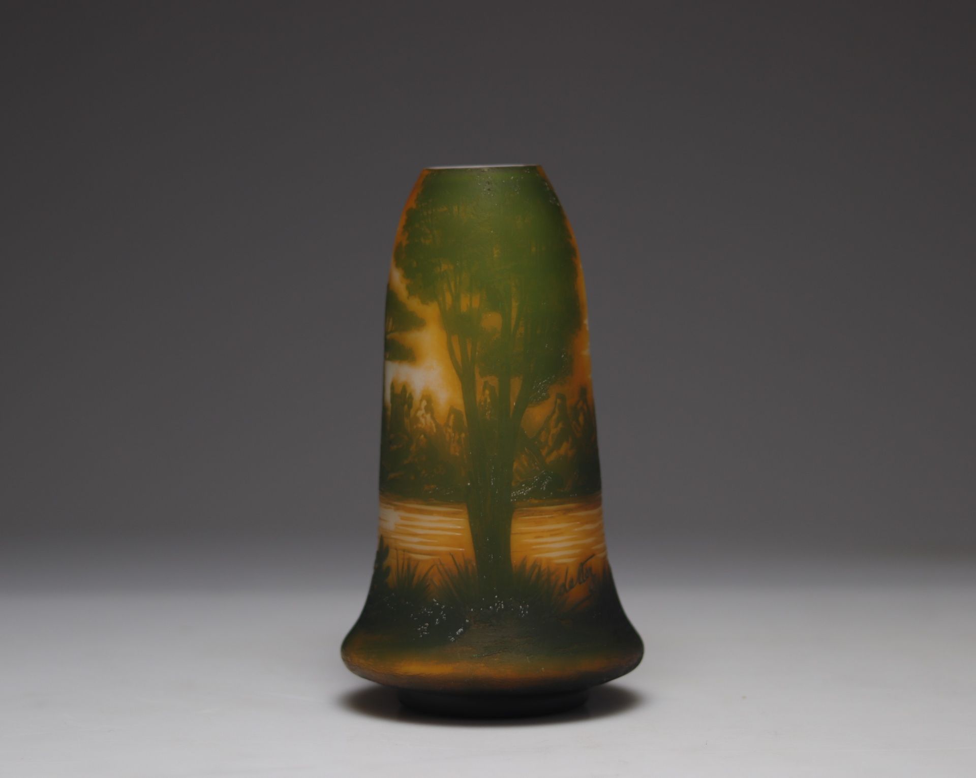 Must vase with mountain landscape decor - Bild 2 aus 5