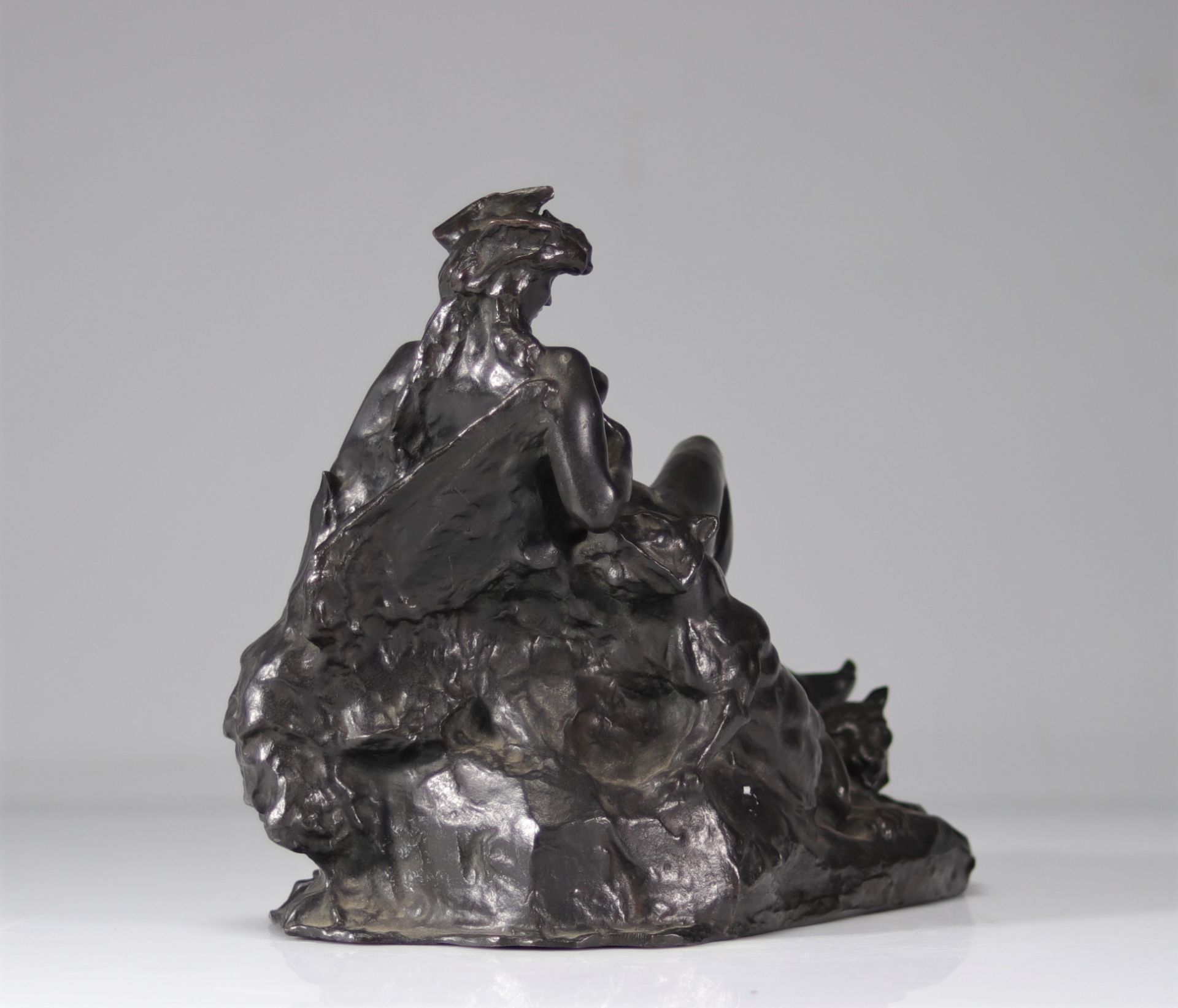 Auguste PUTTEMANS (1866-1922) Bronze "nude reclining with the panther" - Bild 3 aus 6