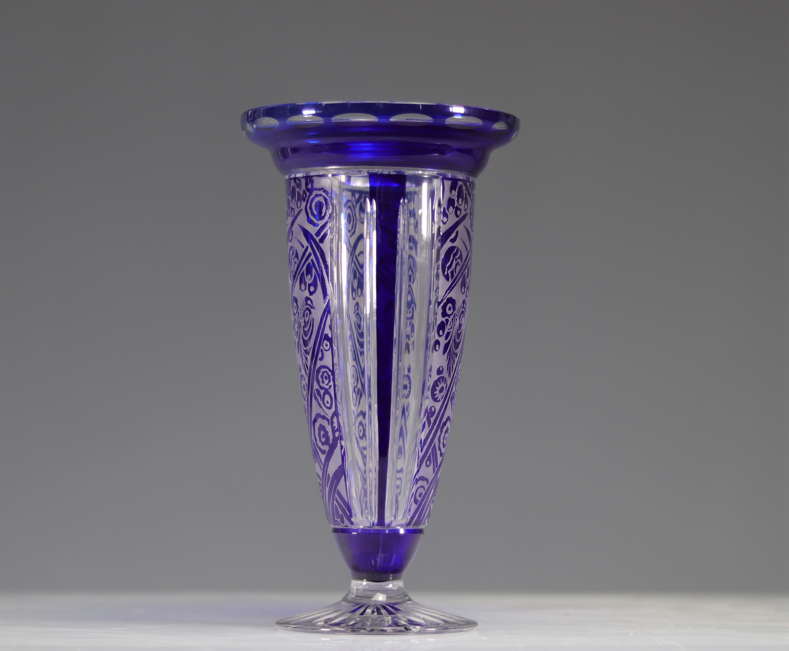 Art deco vase cleared with acid on a blue background - Image 2 of 4