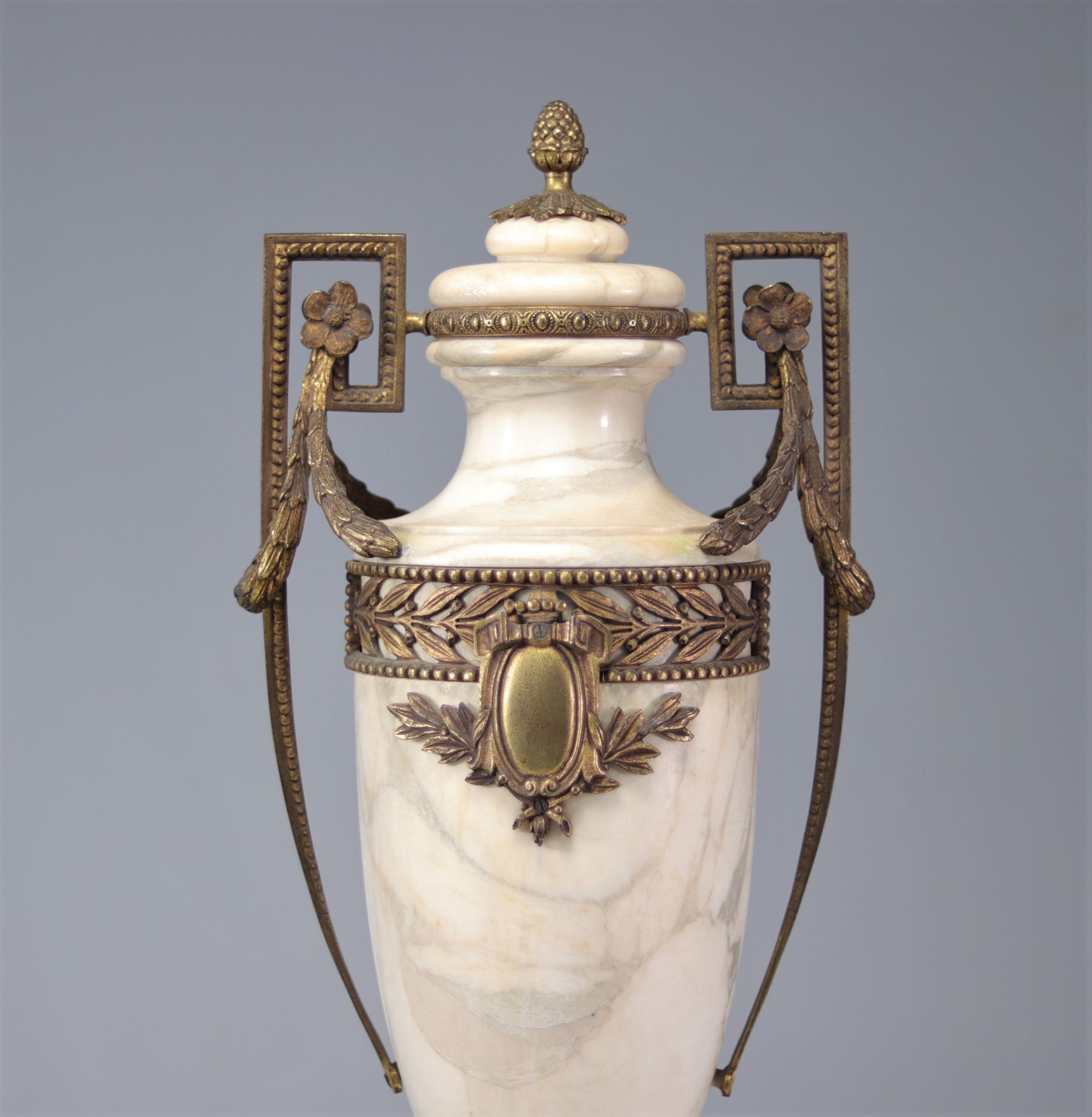 Pair of marble vases with gilt bronze mounts - Image 4 of 4