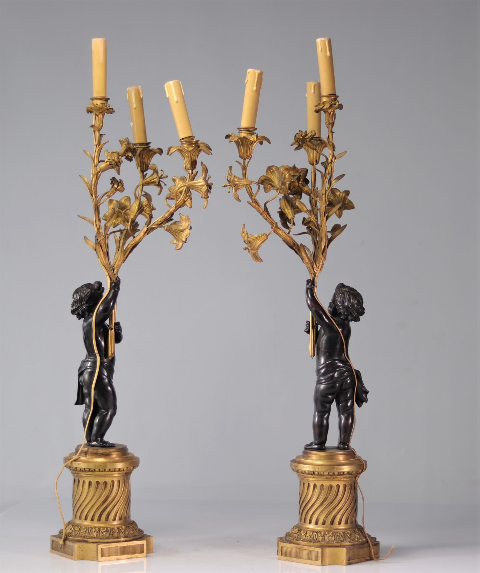 Imposing pair of bronze candelabras with two Louis XVI patinas - Image 3 of 6