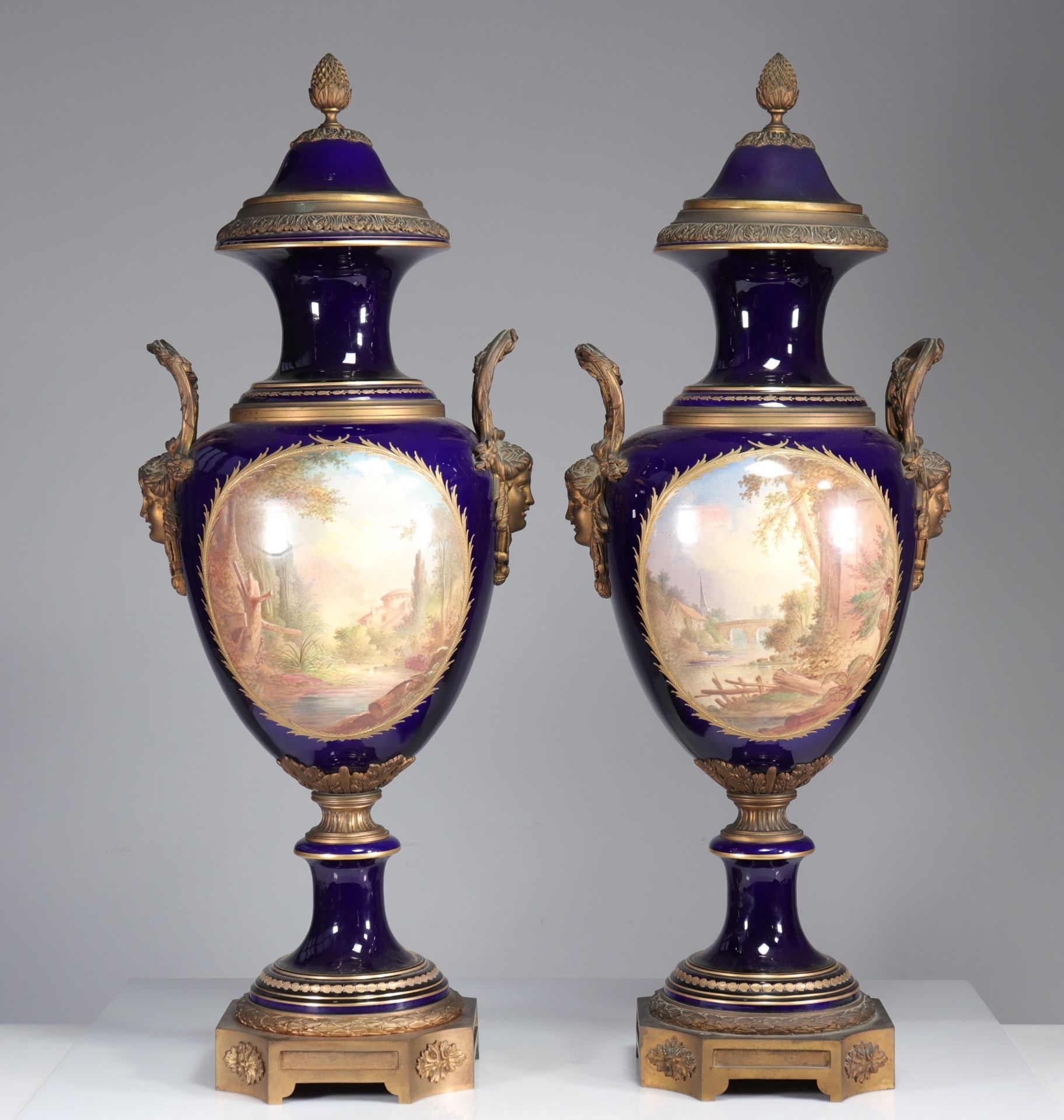 Monumental pair of Sevres vases with romantic decorations "offered to Princess Lamballe" - Bild 3 aus 10