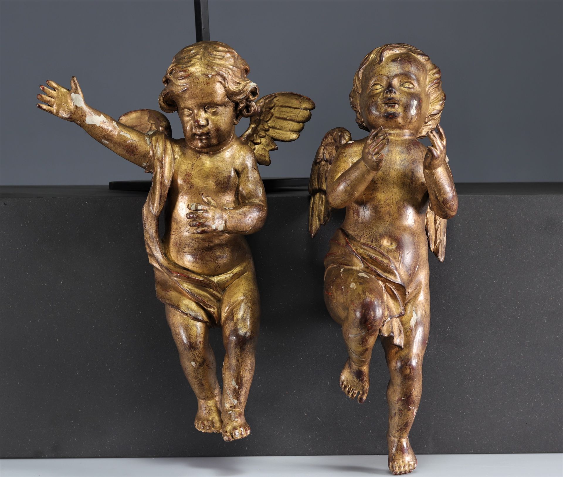 Pair of 18th century carved and gilded wooden angels - Image 2 of 5
