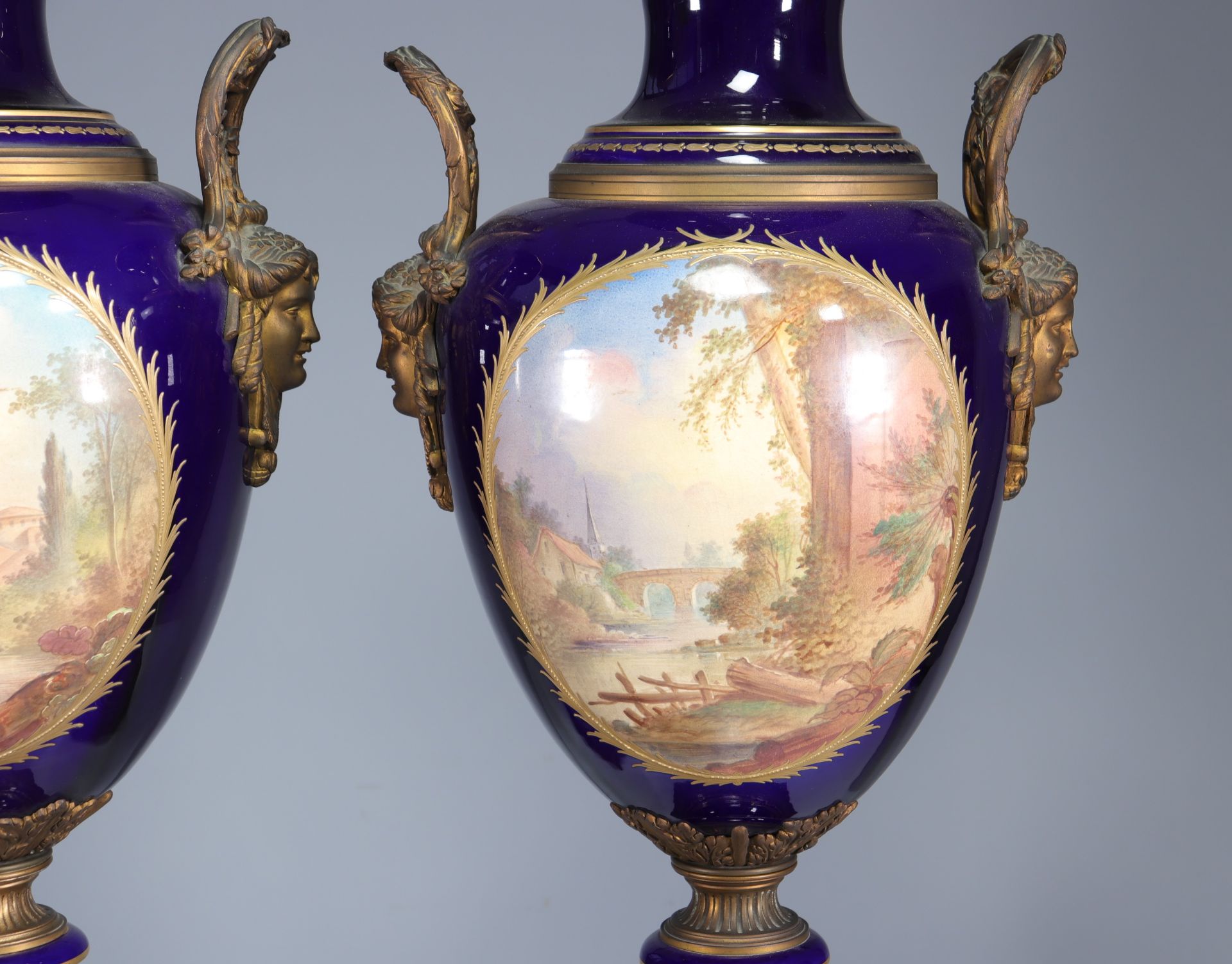 Monumental pair of Sevres vases with romantic decorations "offered to Princess Lamballe" - Bild 7 aus 10