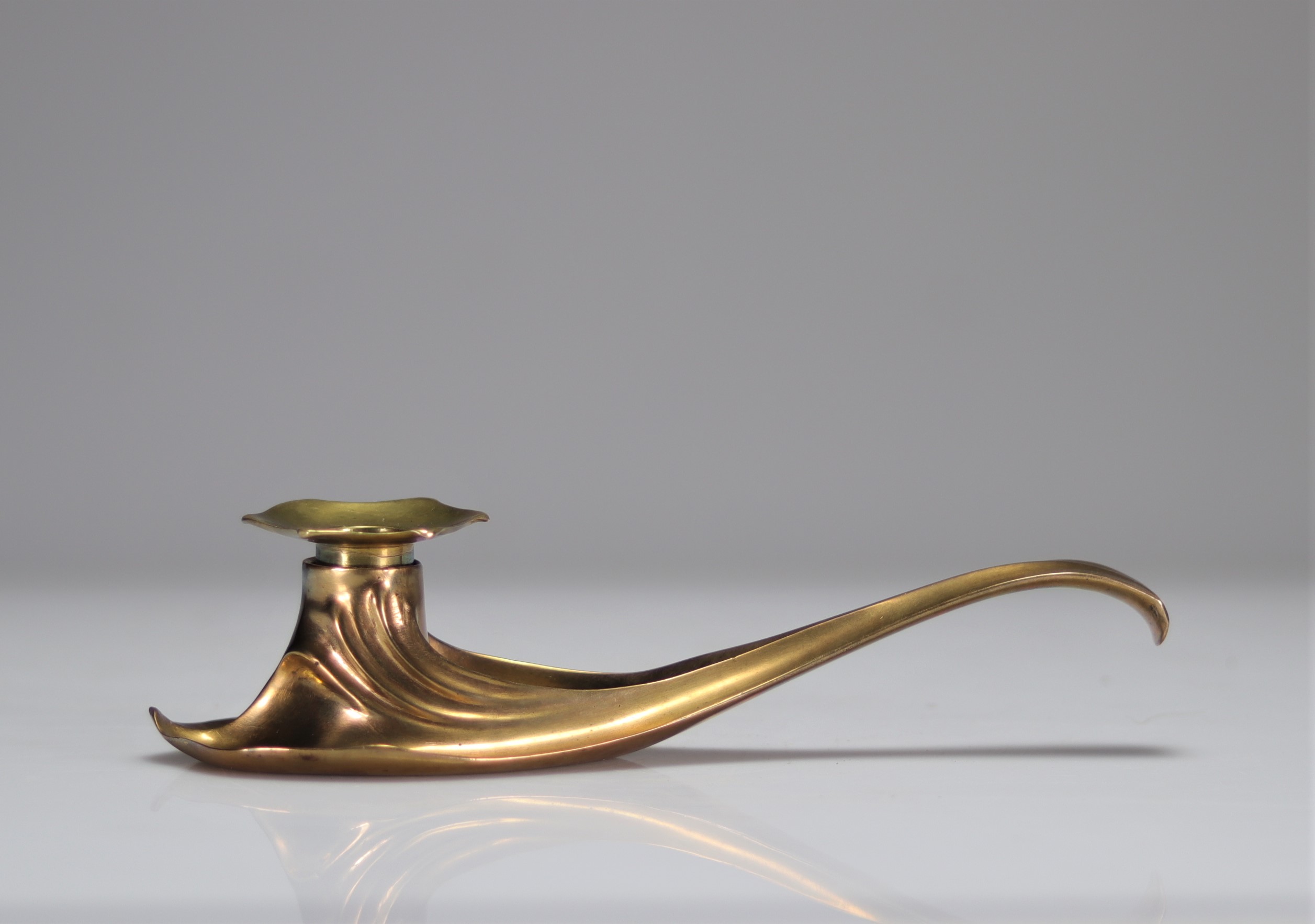 Victor HORTA (1861-1947) att. Art Nouveau hand candlestick - Image 2 of 4