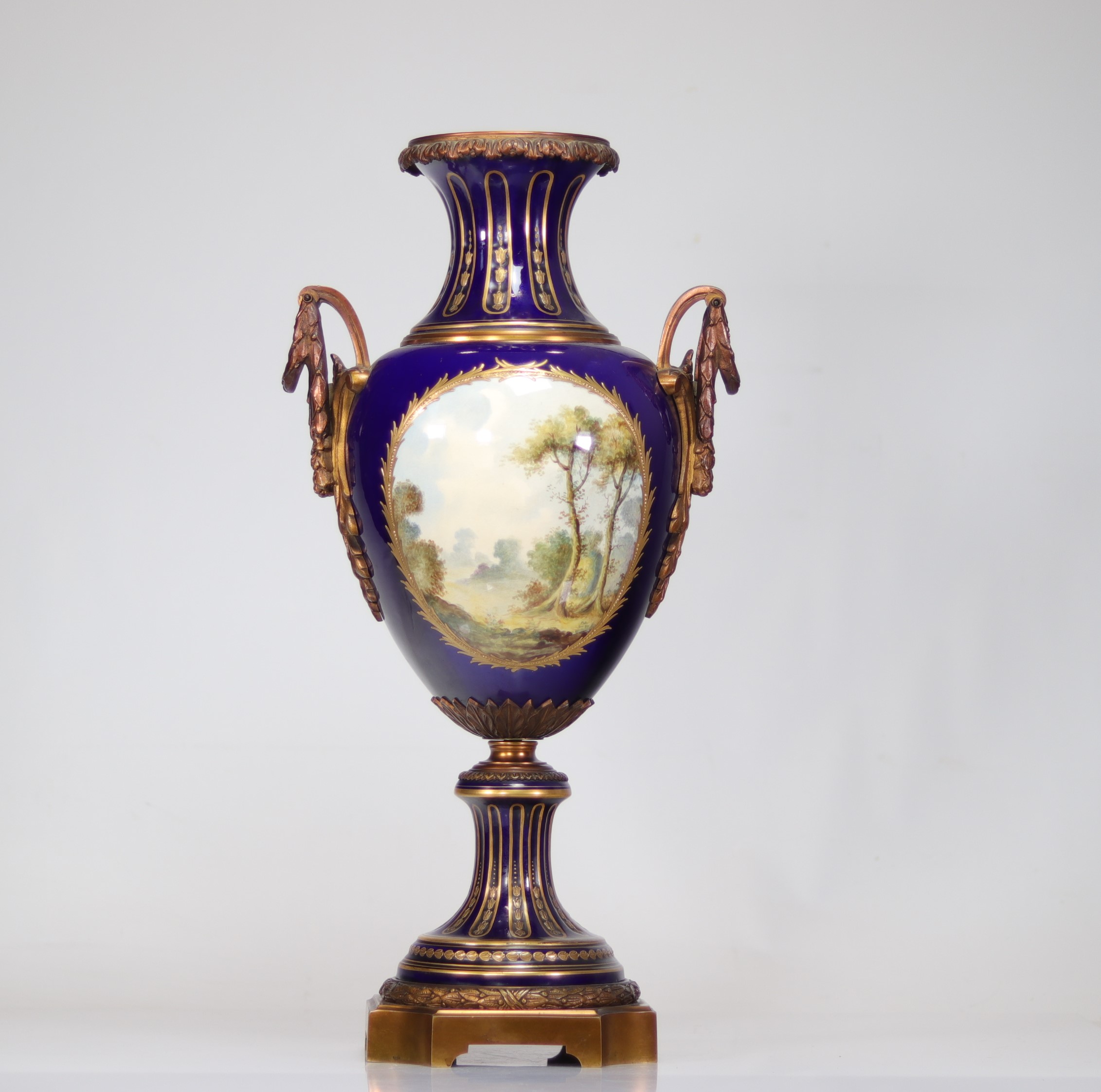 Imposing Sevres porcelain decorated with a romantic scene - Image 2 of 5