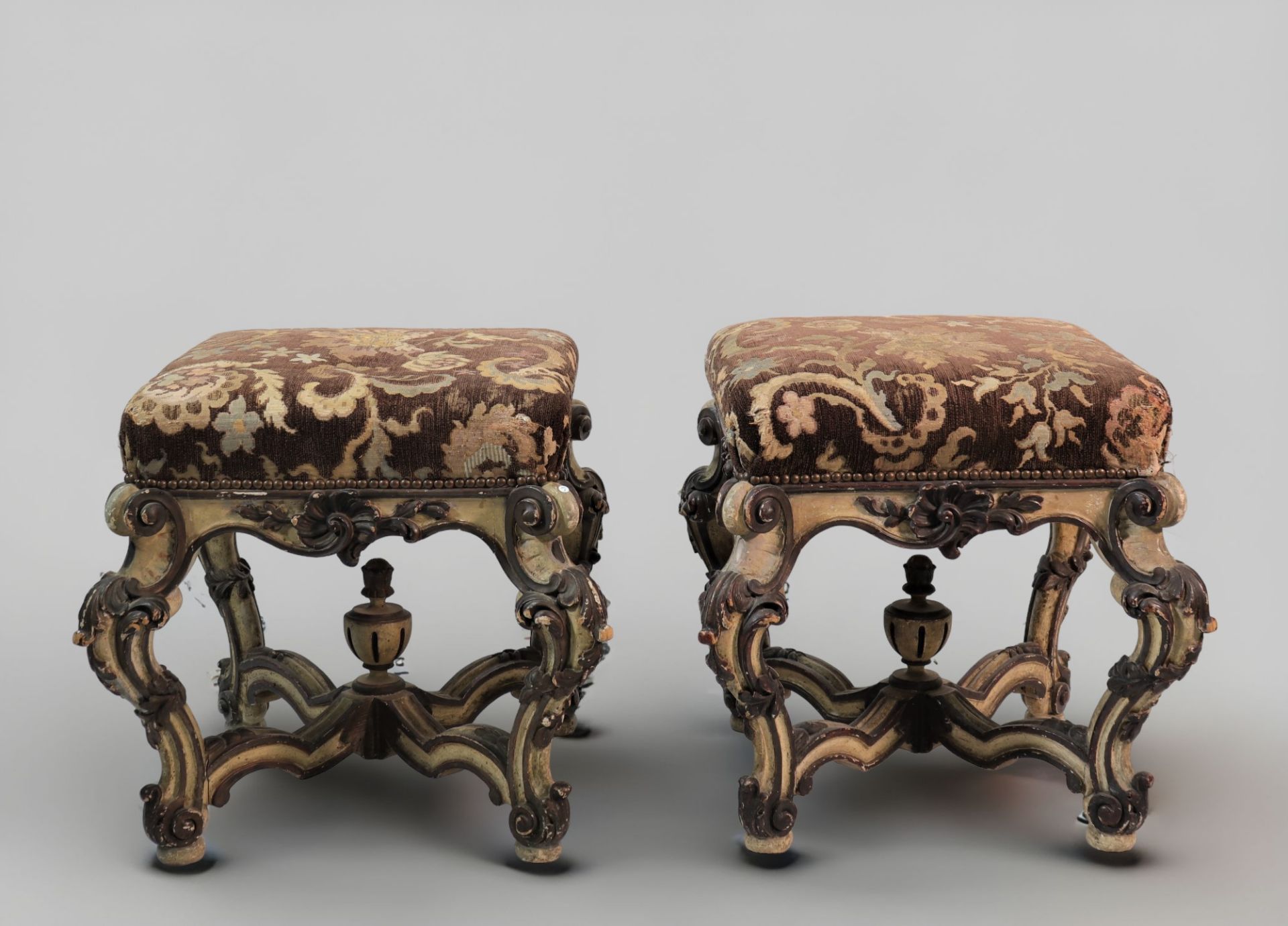 Pair of Italian stools in carved and polychromed wood - Bild 2 aus 2