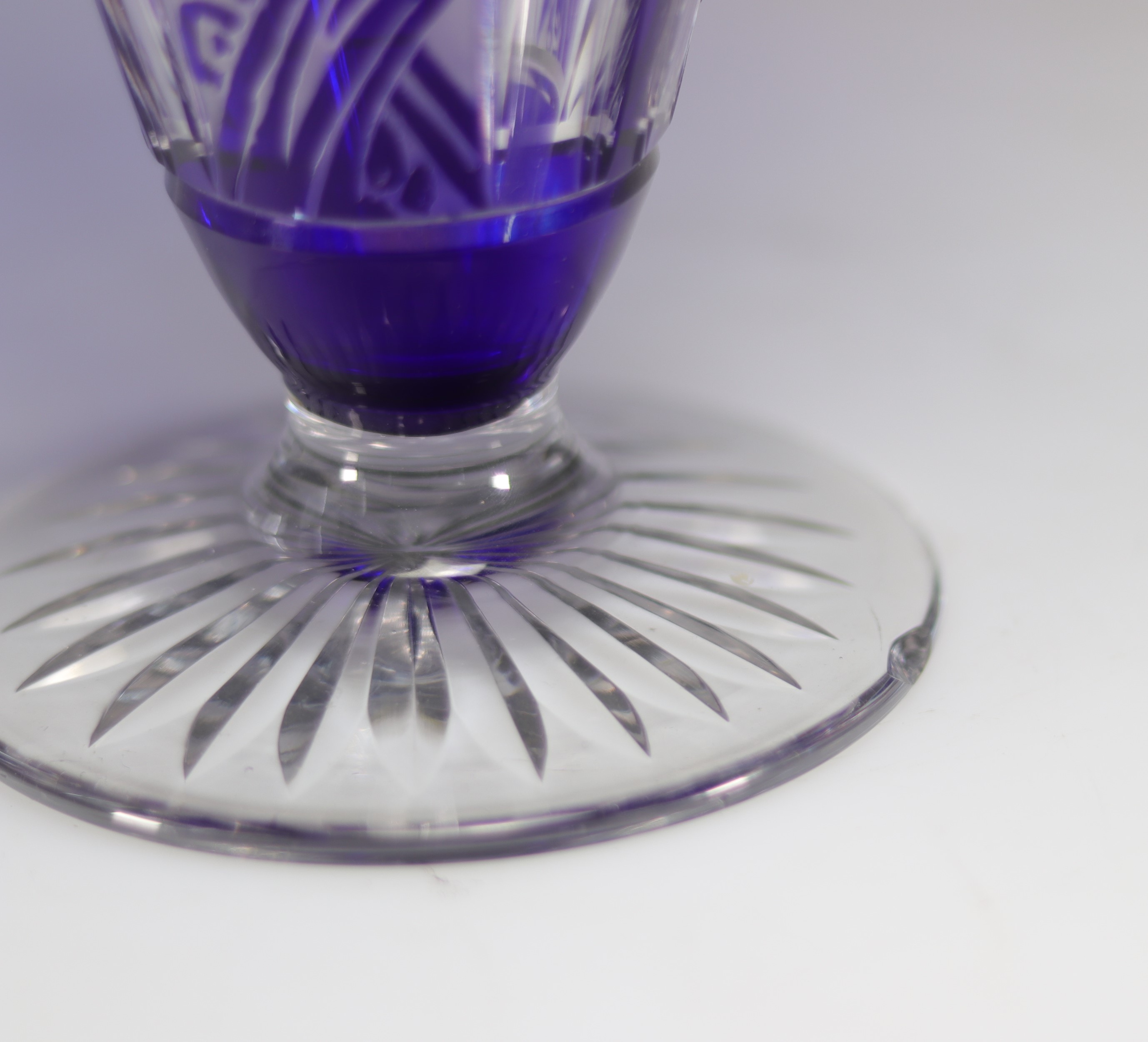 Art deco vase cleared with acid on a blue background - Image 4 of 4