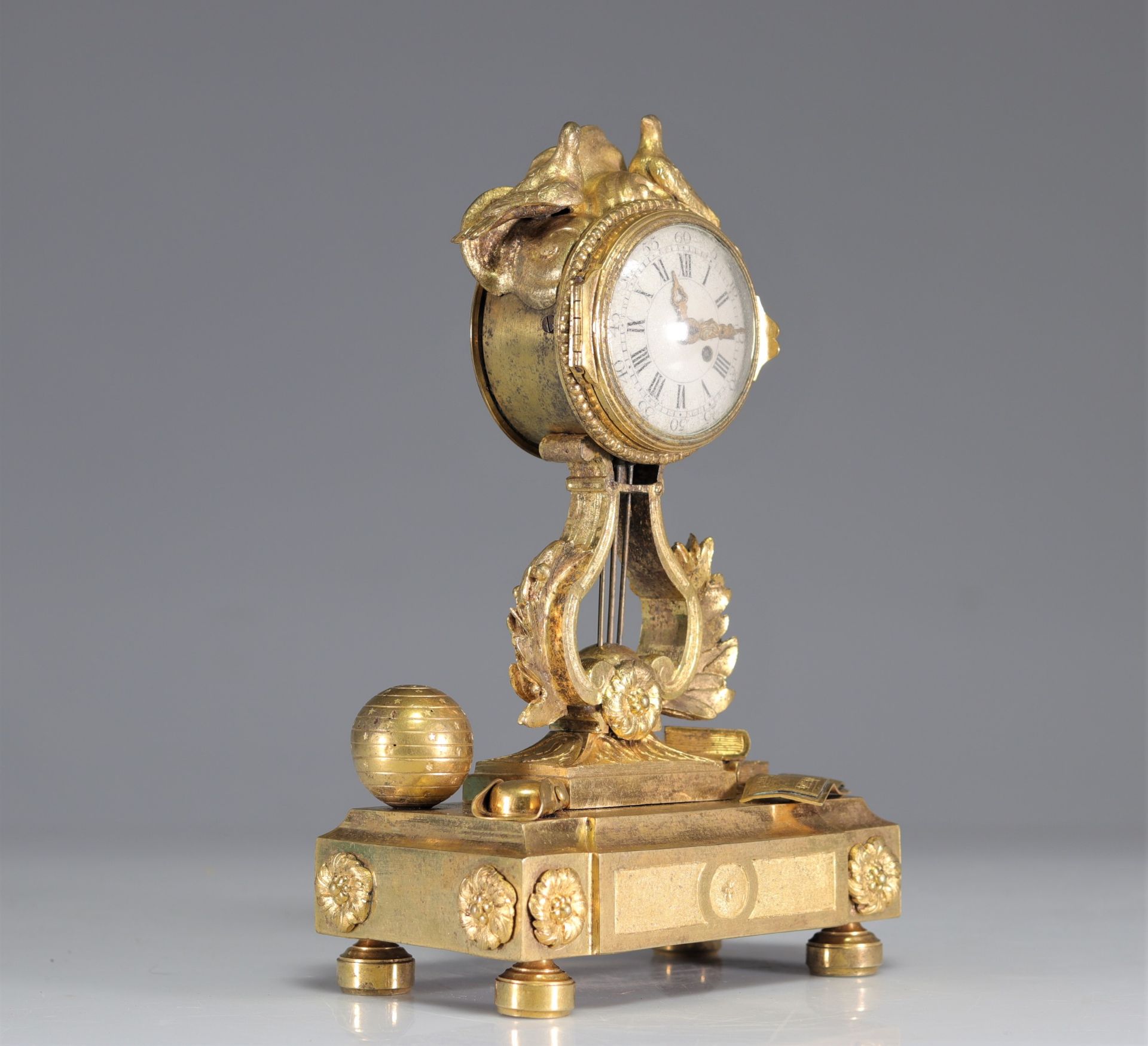 Louis XVI gilt bronze clock - Image 3 of 6