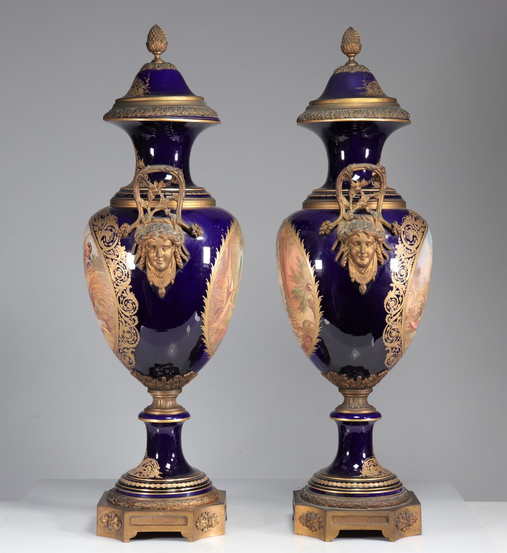 Monumental pair of Sevres vases with romantic decorations "offered to Princess Lamballe" - Bild 2 aus 10