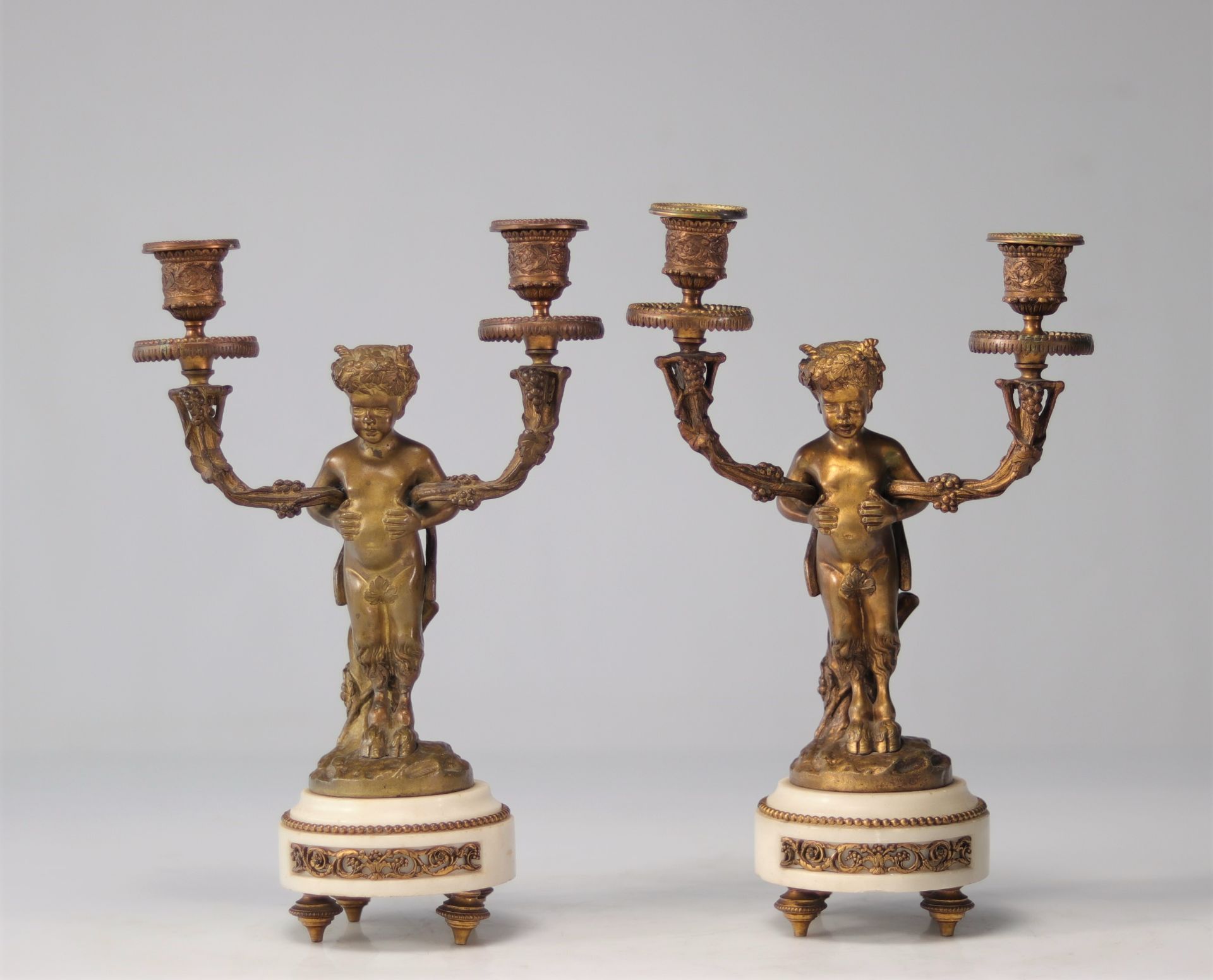 Pendulum set and Louis XVI bronze candlesticks decorated with fauns - Bild 3 aus 7