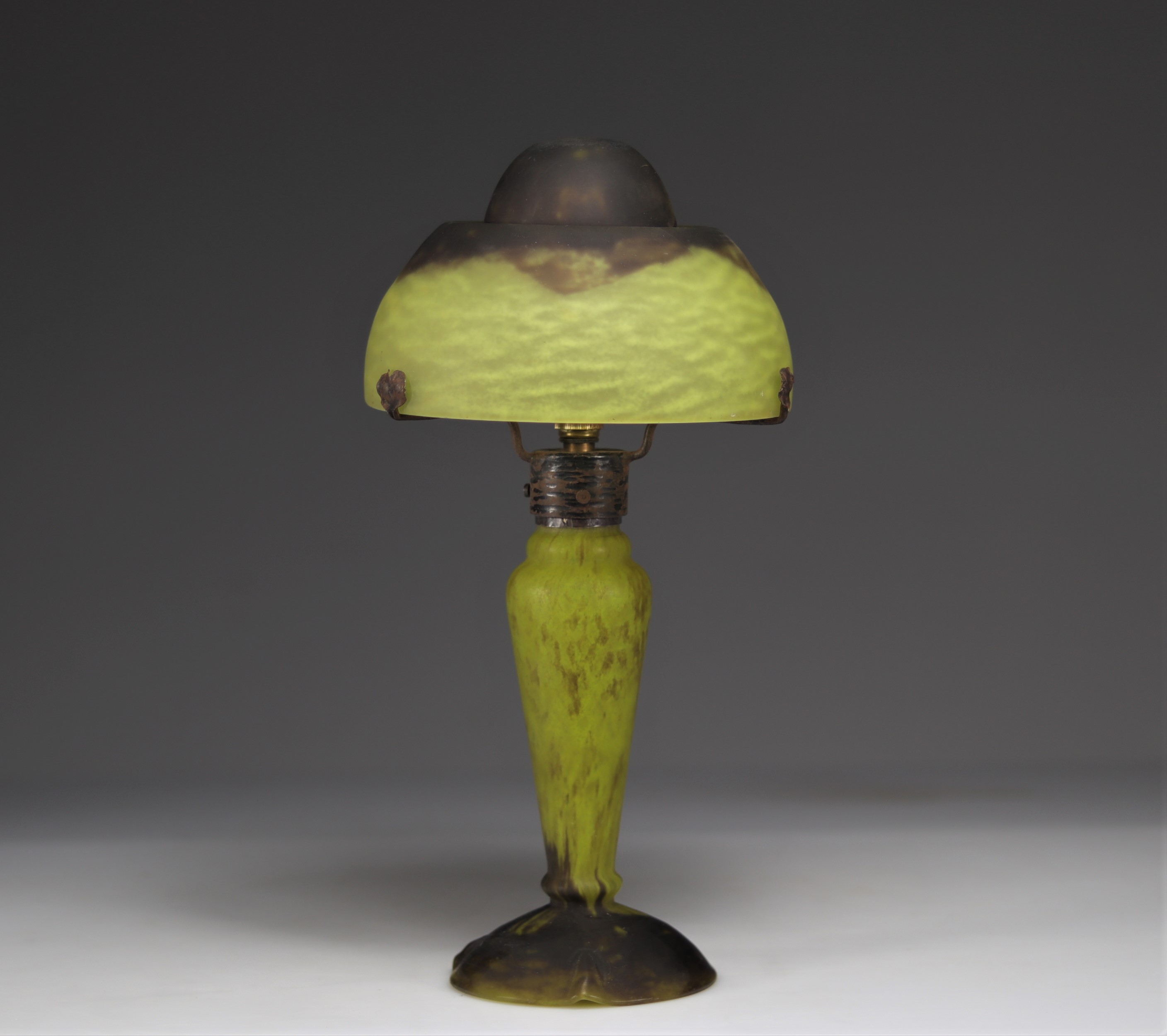 Daum Nancy lamp 1920 yellow and black background - Image 3 of 4