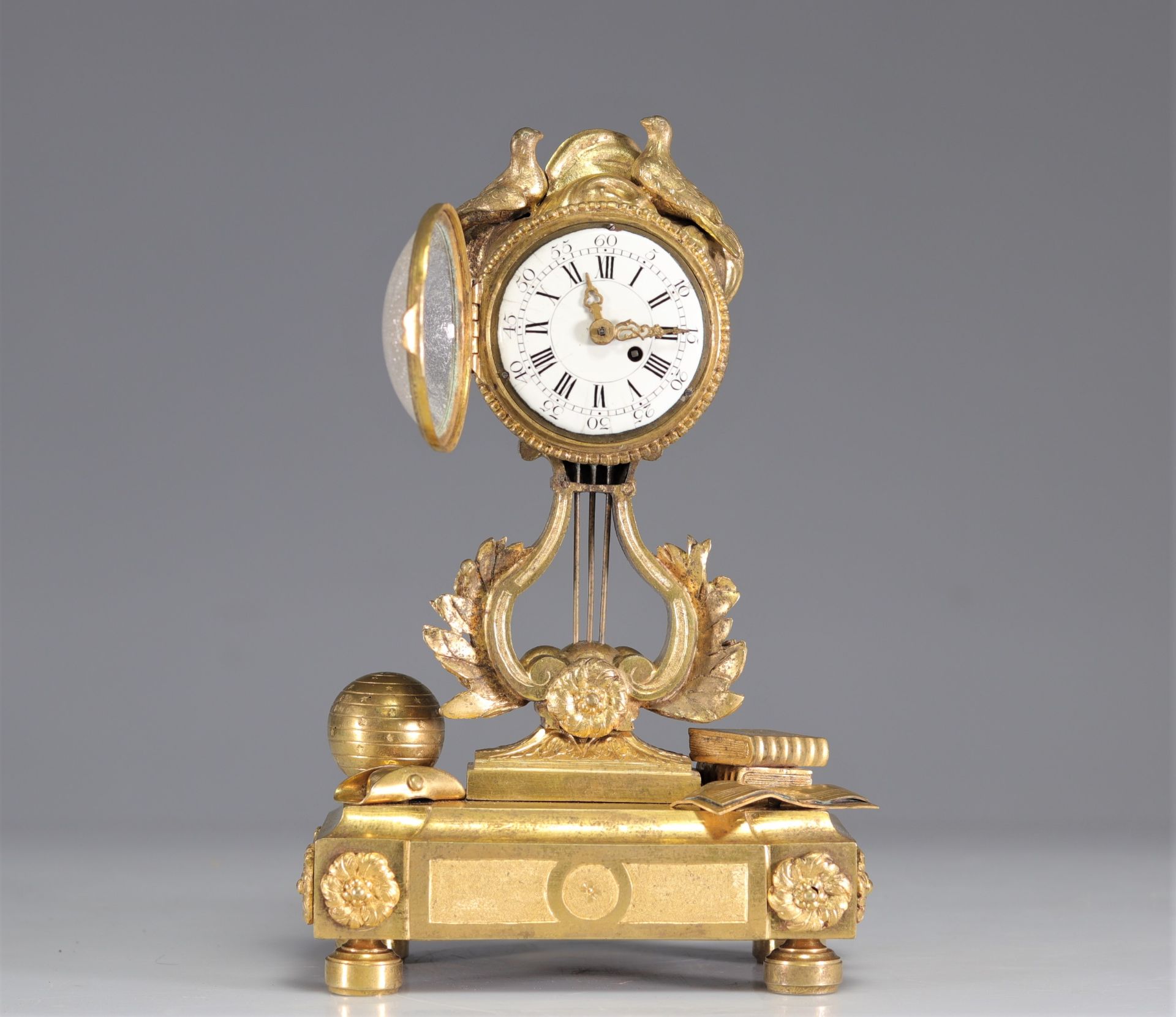 Louis XVI gilt bronze clock - Image 5 of 6