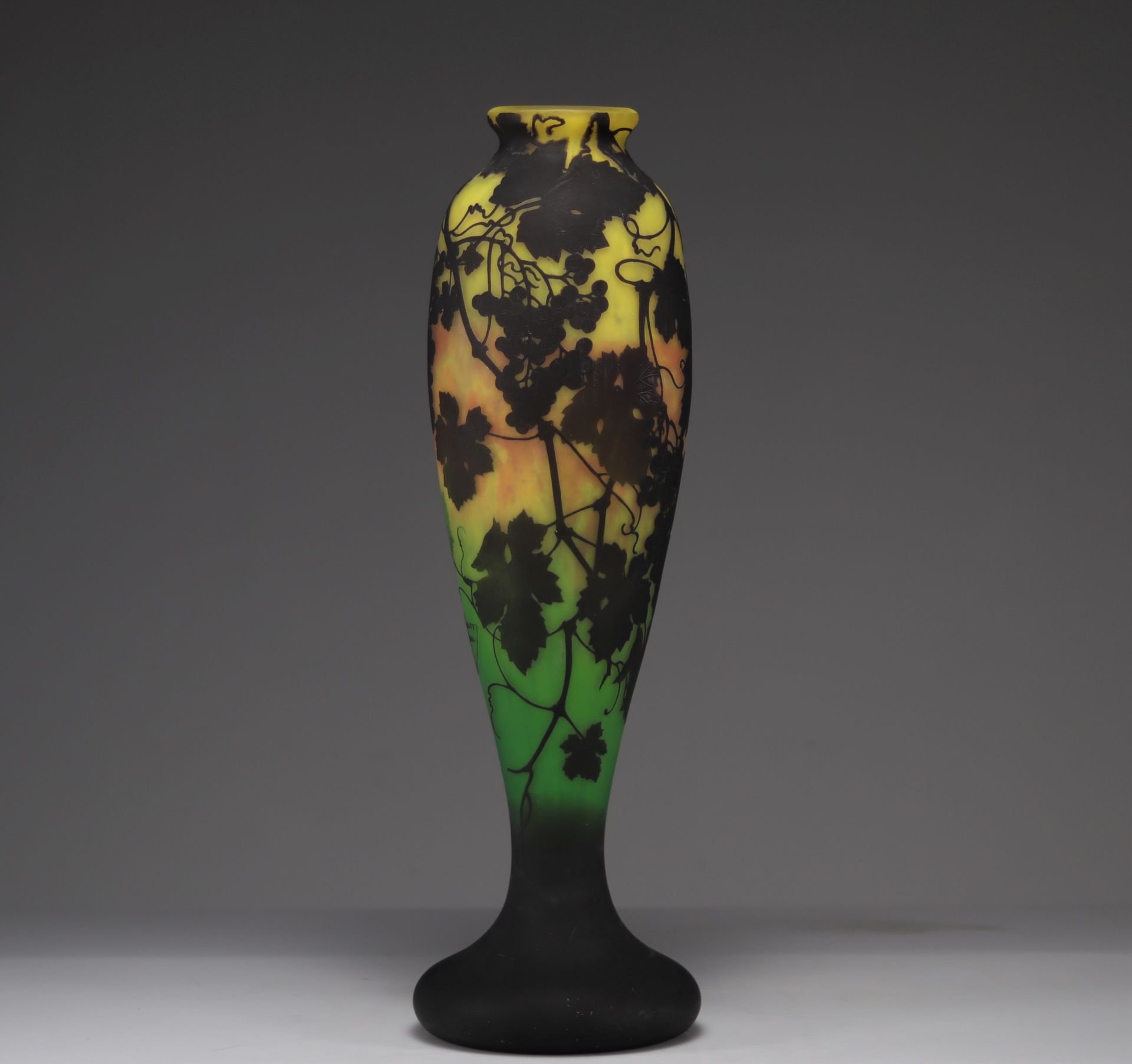 Daum Nancy imposing vase decorated with vines and grapes - Bild 2 aus 6