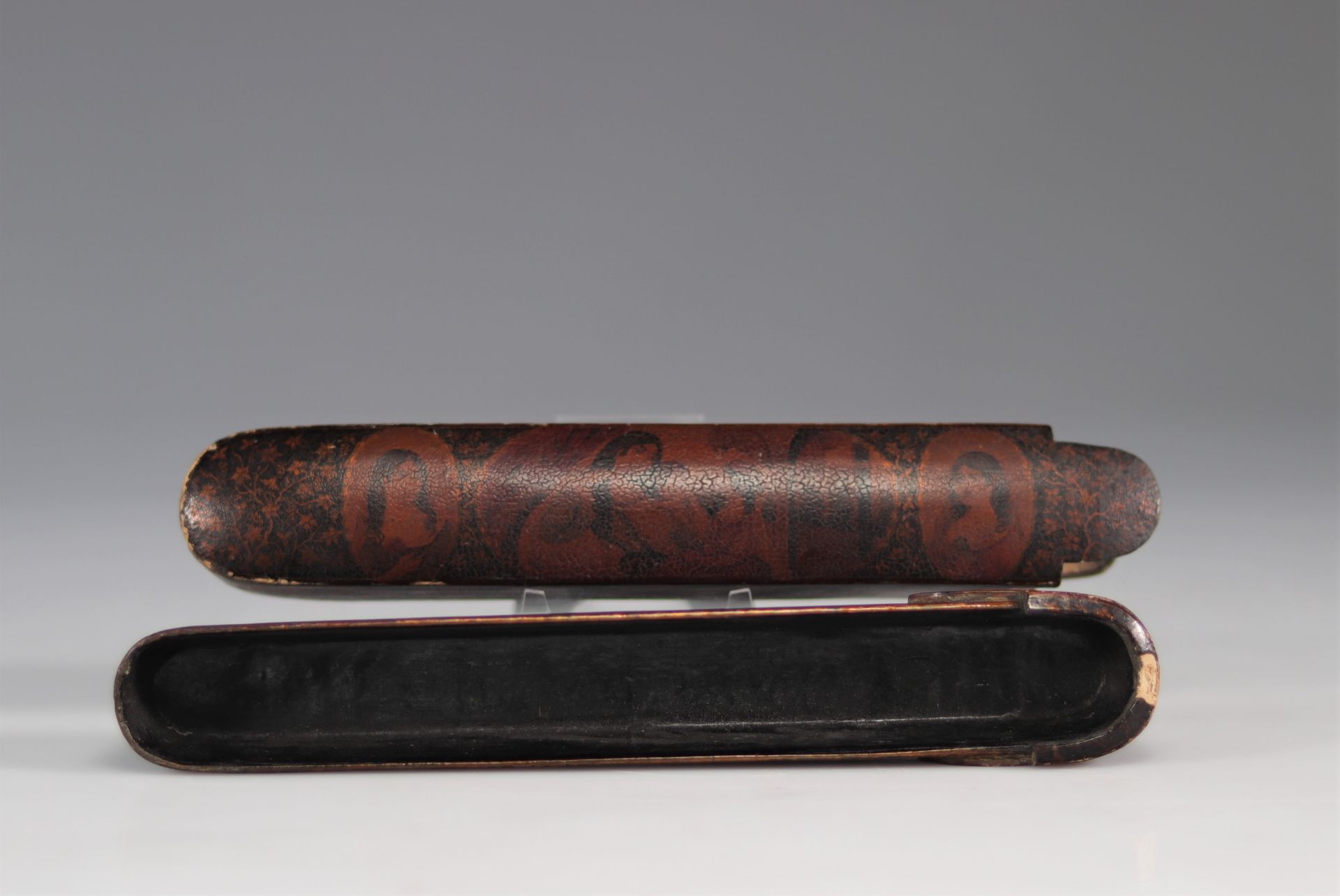 19th century Kadjar travel pencil case in polychrome lacquer decorated with medallions and character - Bild 3 aus 3