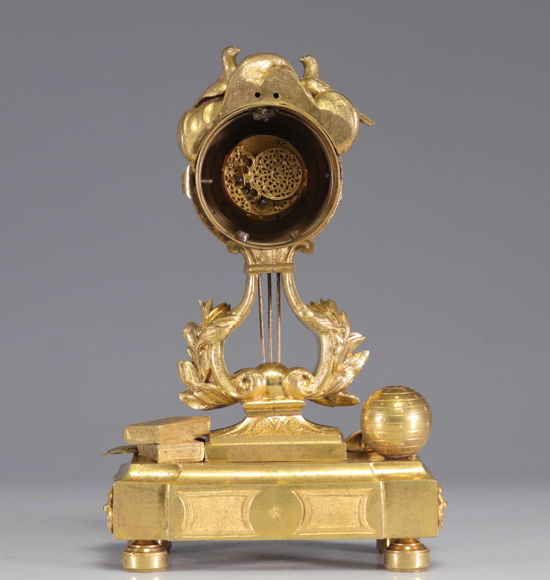 Louis XVI gilt bronze clock - Image 2 of 6