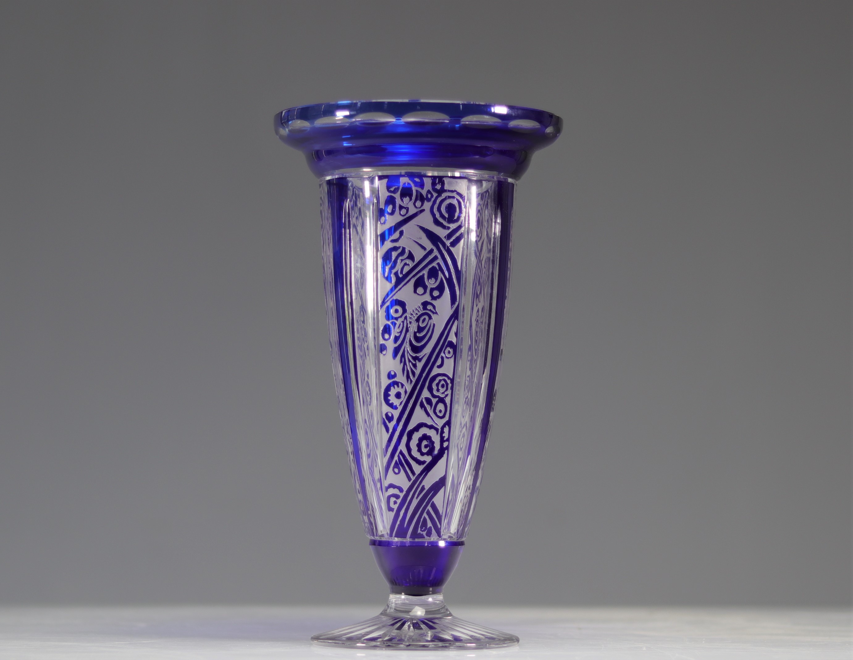 Art deco vase cleared with acid on a blue background - Image 3 of 4