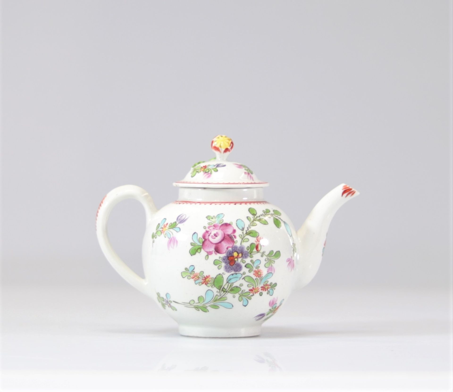 Porcelain teapot decorated with flowers 18th