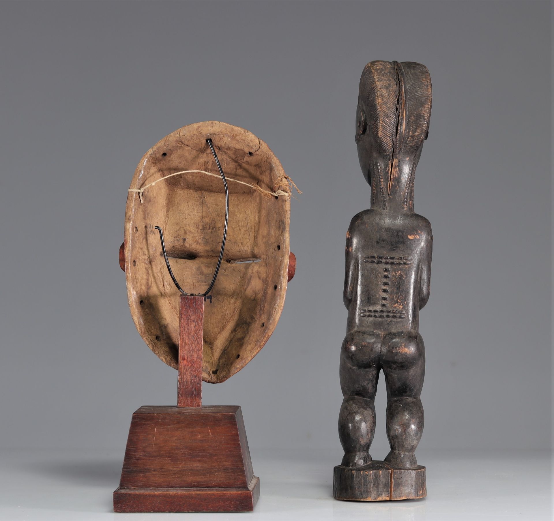 Baoule statue with dark patina joined with an African mask - Image 5 of 5