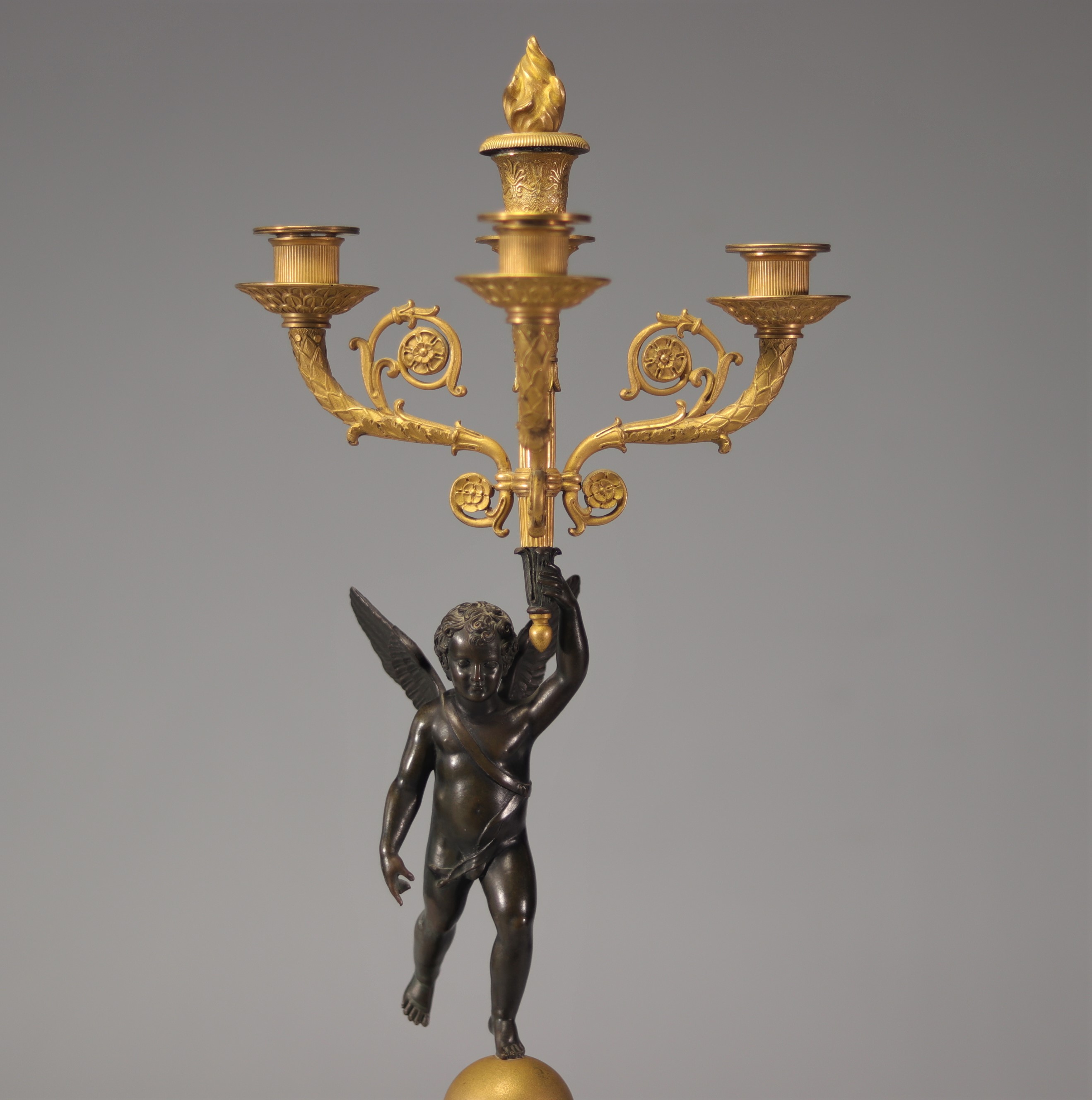 Pair of period Empire candelabras decorated with angels in bronze with two patinas - Image 4 of 4