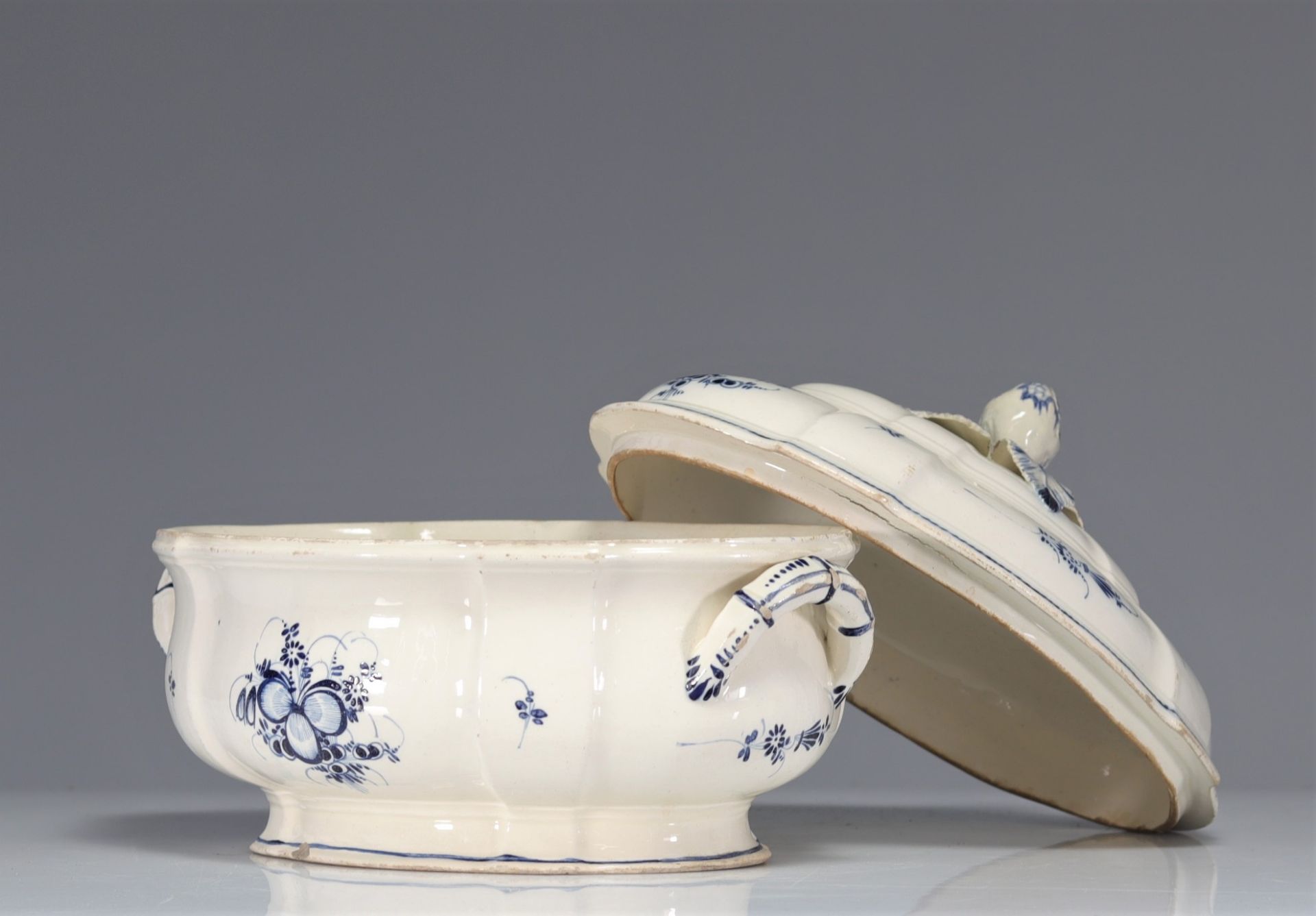 Boch Luxembourg fine earthenware soup tureen 18th - Image 3 of 4