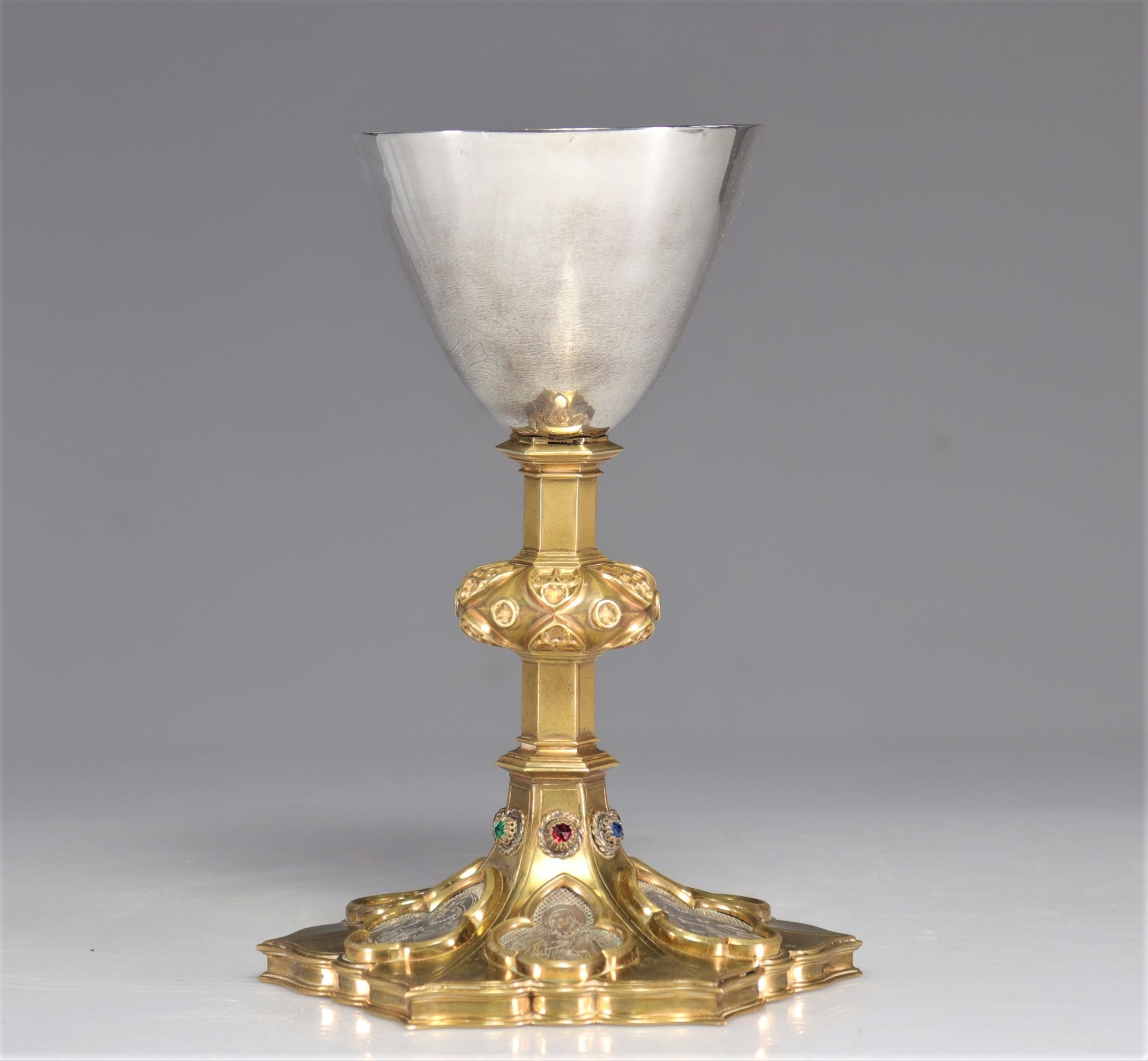 Neo-Gothic style chalice decorated with stones and Saints on the foot - Bild 5 aus 7