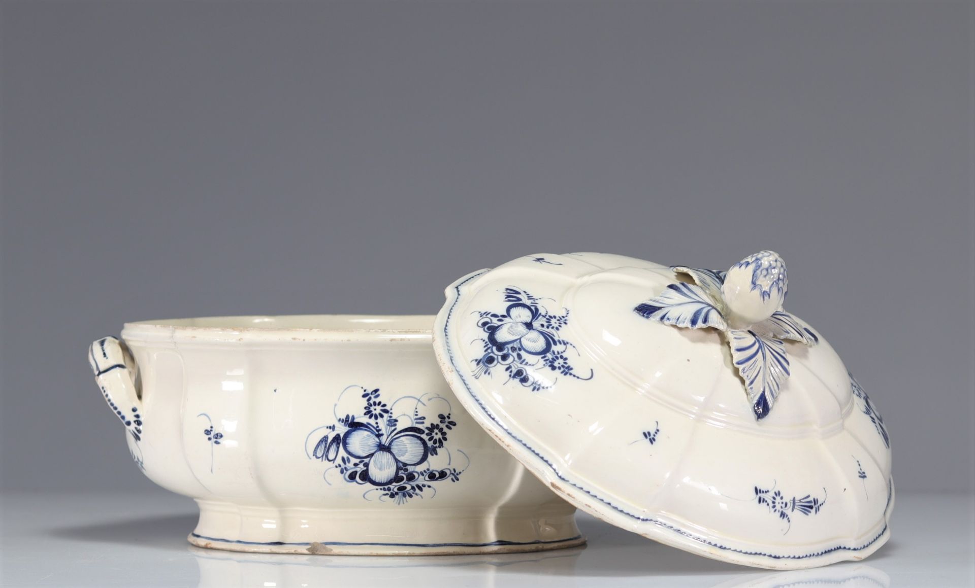 Boch Luxembourg fine earthenware soup tureen 18th - Image 2 of 4