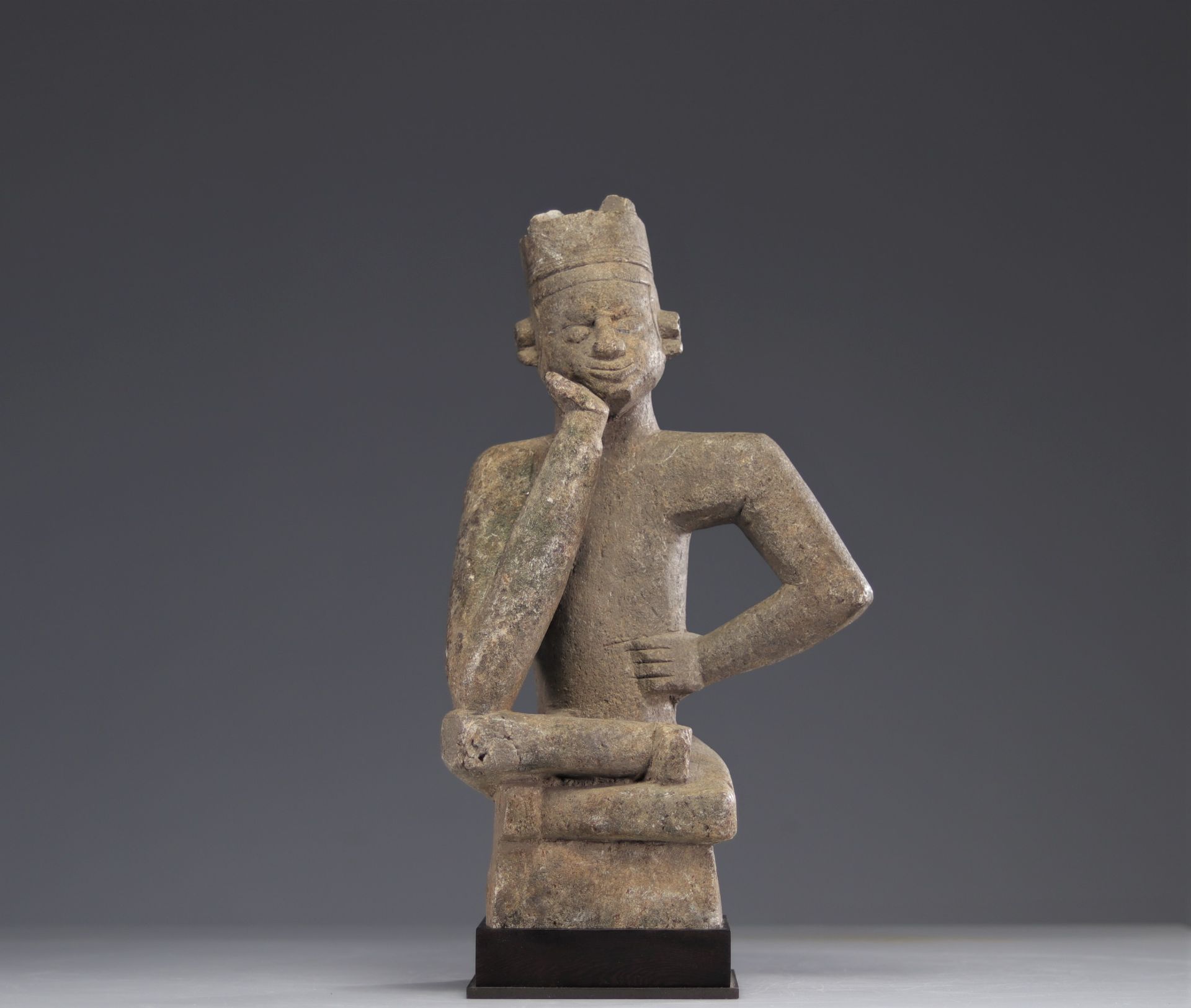 Mintadi in the position of the thinker - Rep.Dem.Congo - circa 1900 or earlier