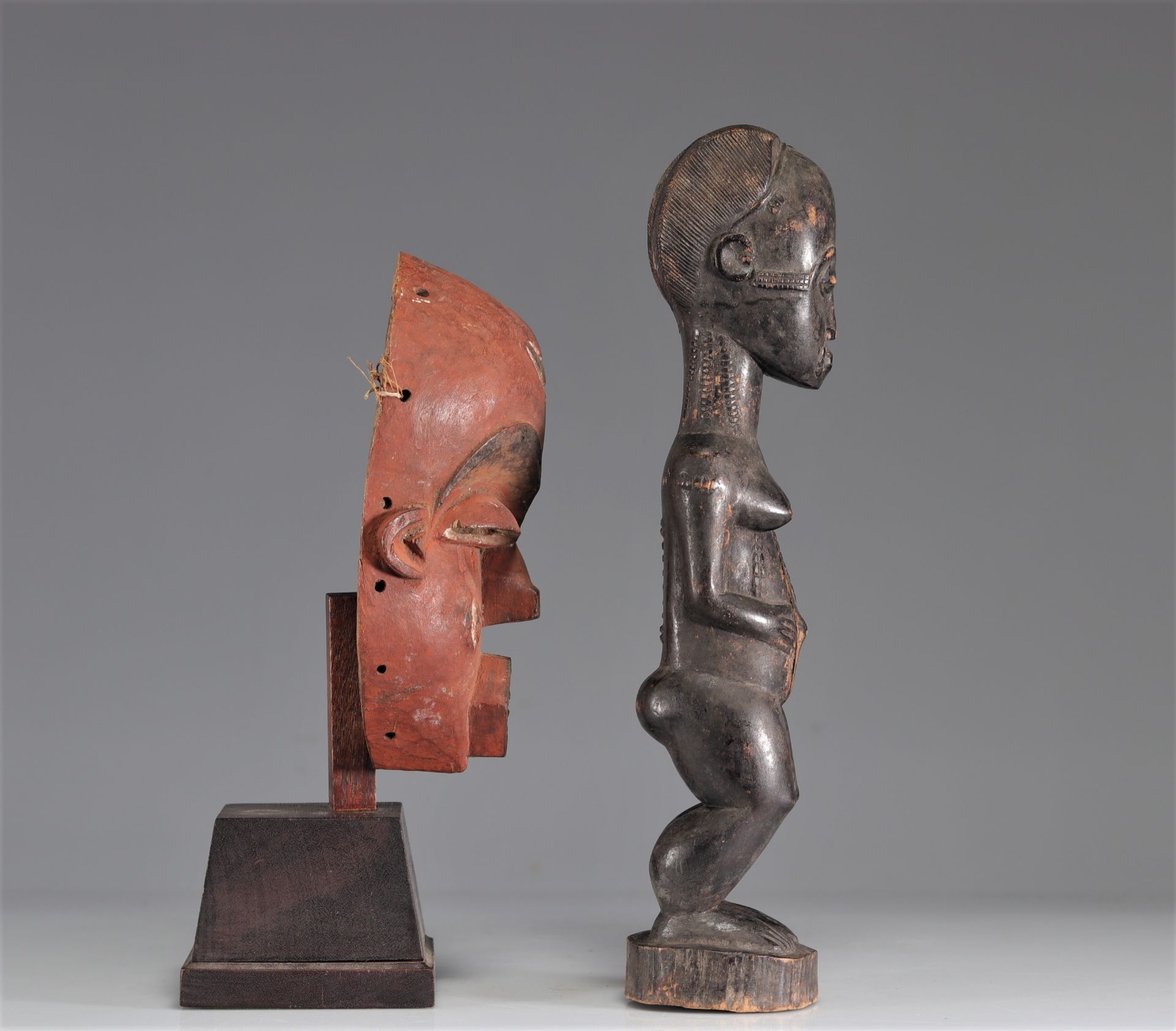Baoule statue with dark patina joined with an African mask - Image 3 of 5