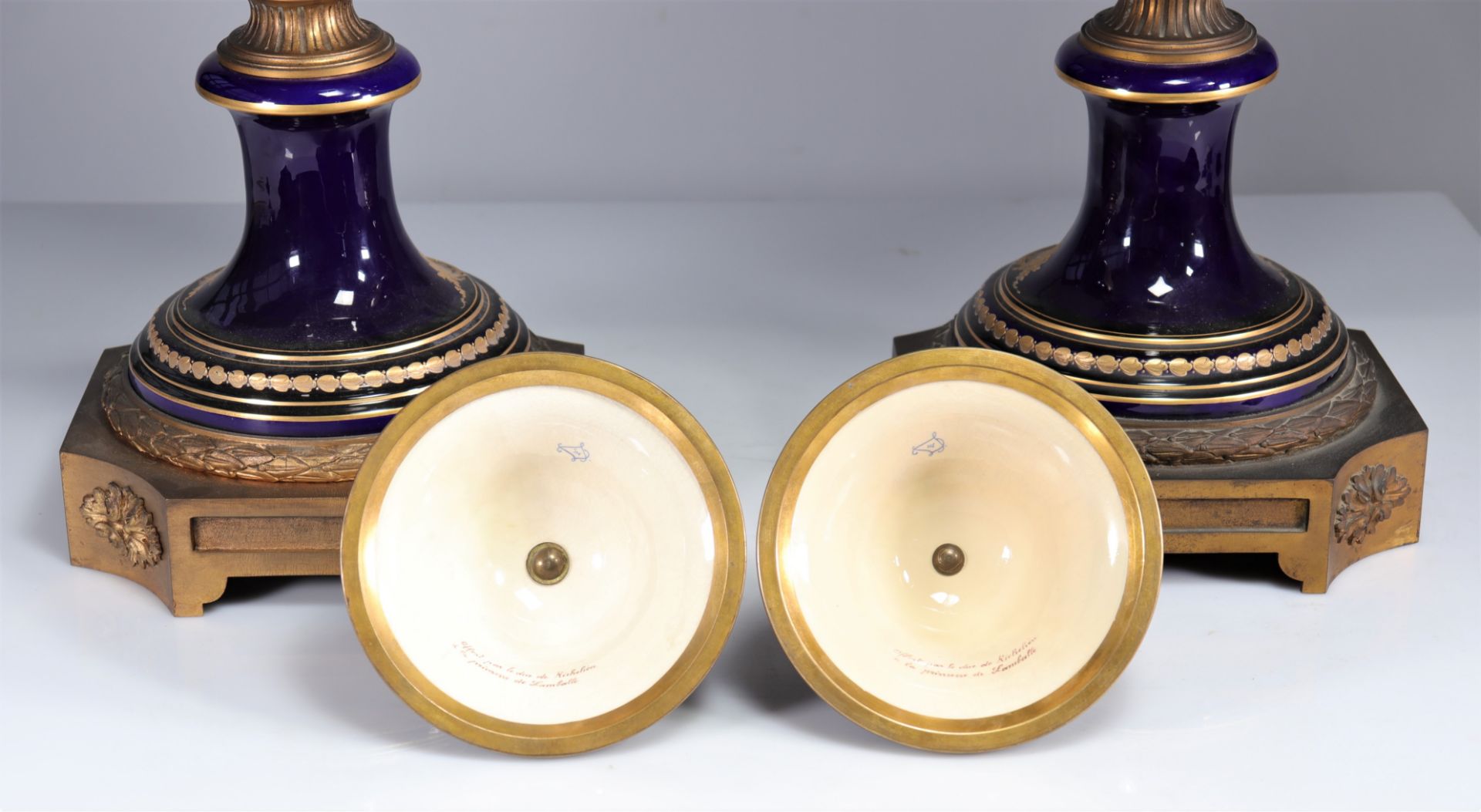 Monumental pair of Sevres vases with romantic decorations "offered to Princess Lamballe" - Bild 5 aus 10