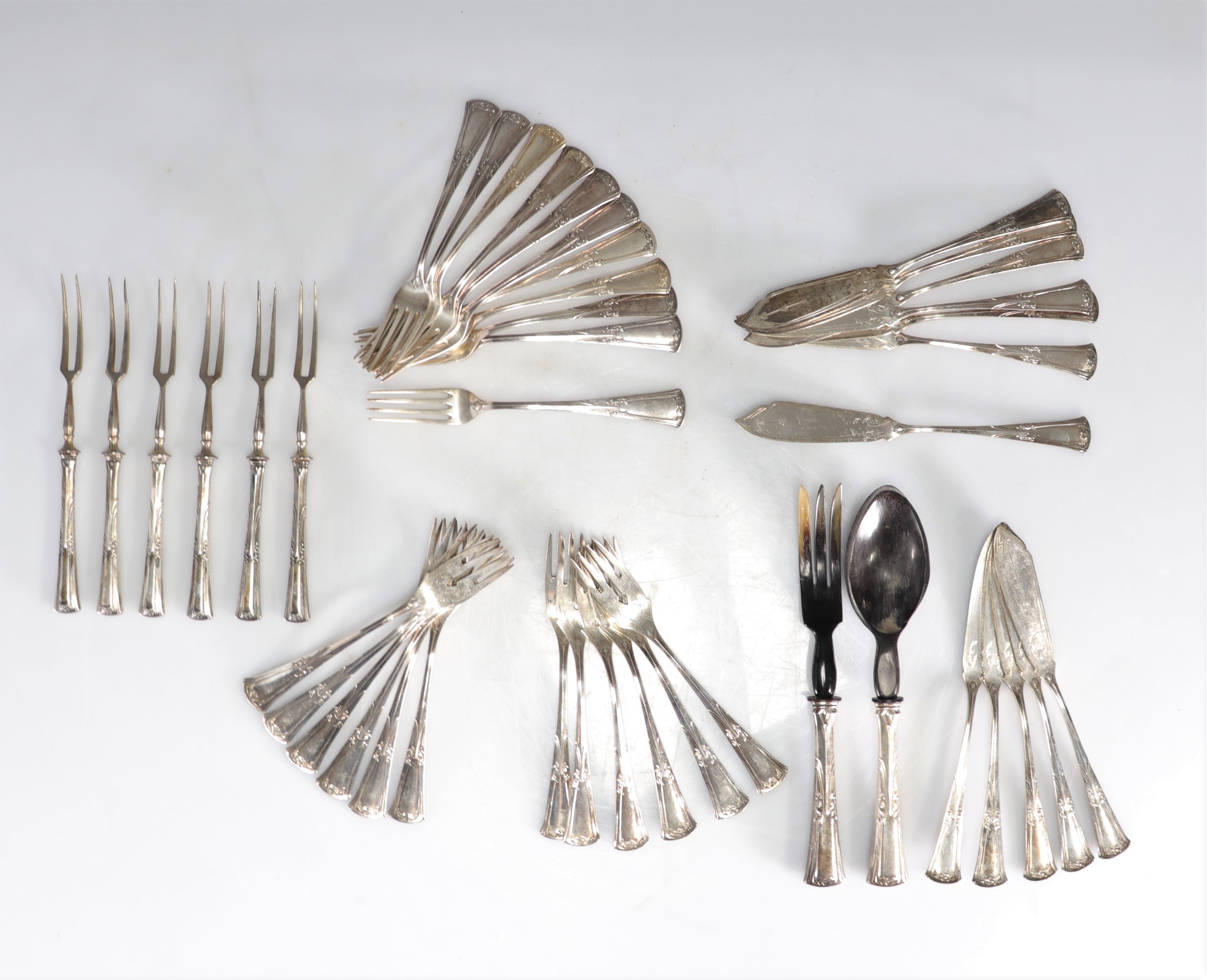 Solid silver cutlery set 5.9kg - Image 2 of 2