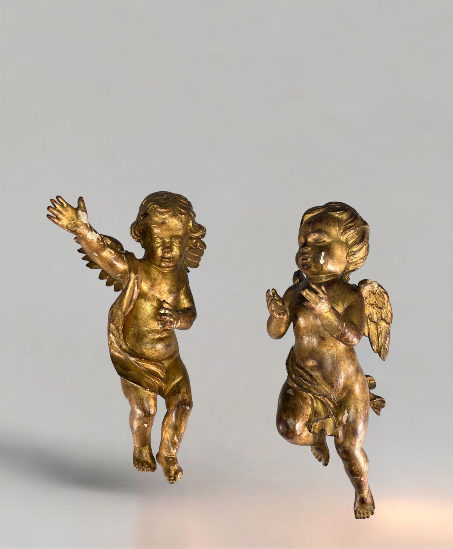Pair of 18th century carved and gilded wooden angels - Image 5 of 5