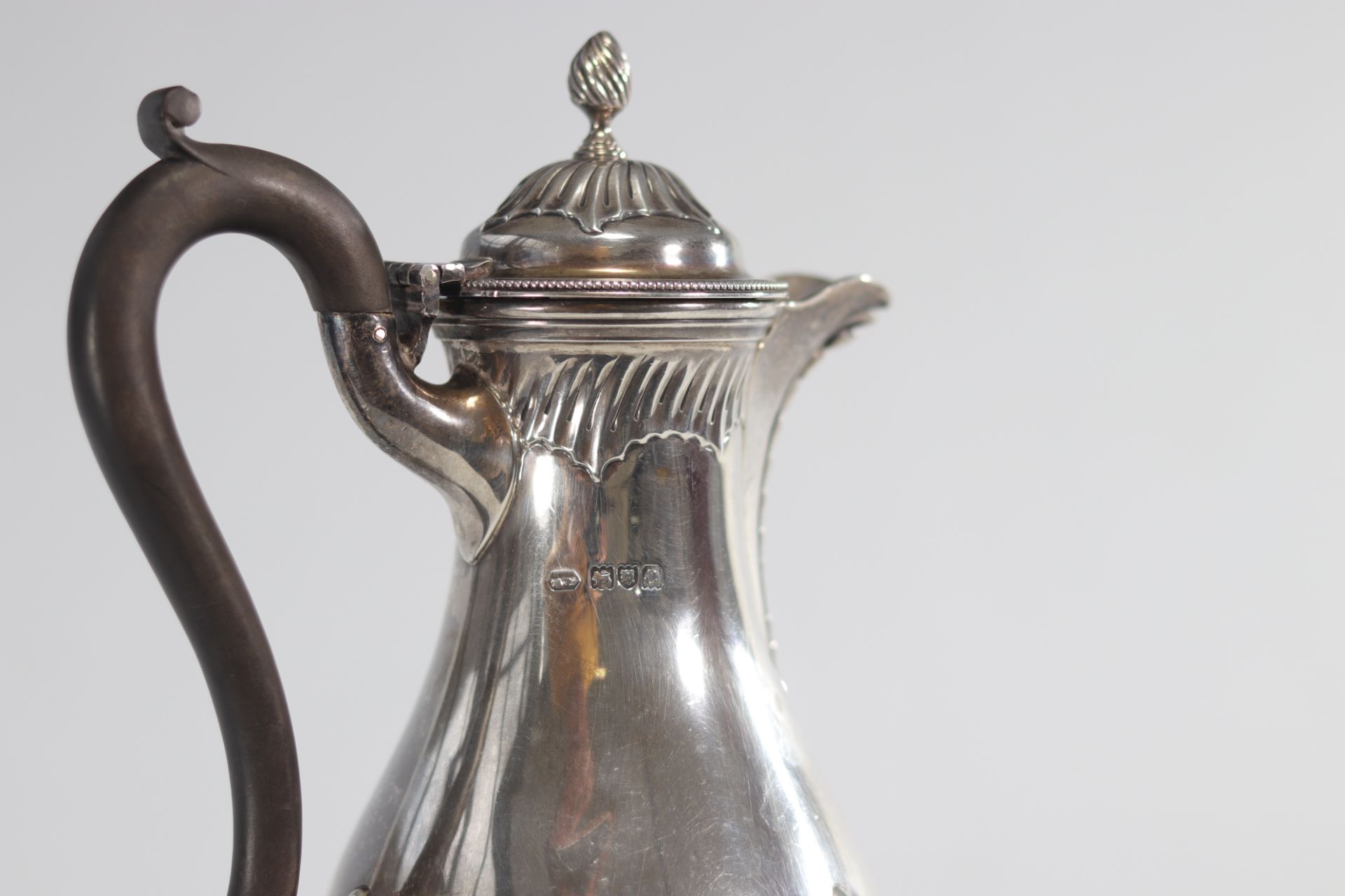 Solid silver coffee pot Louis XV style, English hallmarks - Image 4 of 4