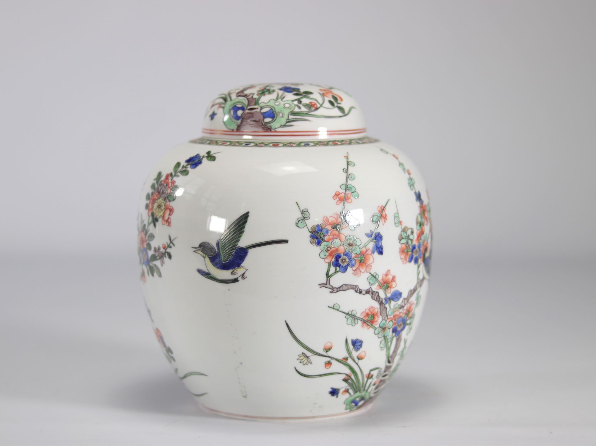 Covered vase in Chinese porcelain of the famille verte decorated with birds - Image 3 of 5
