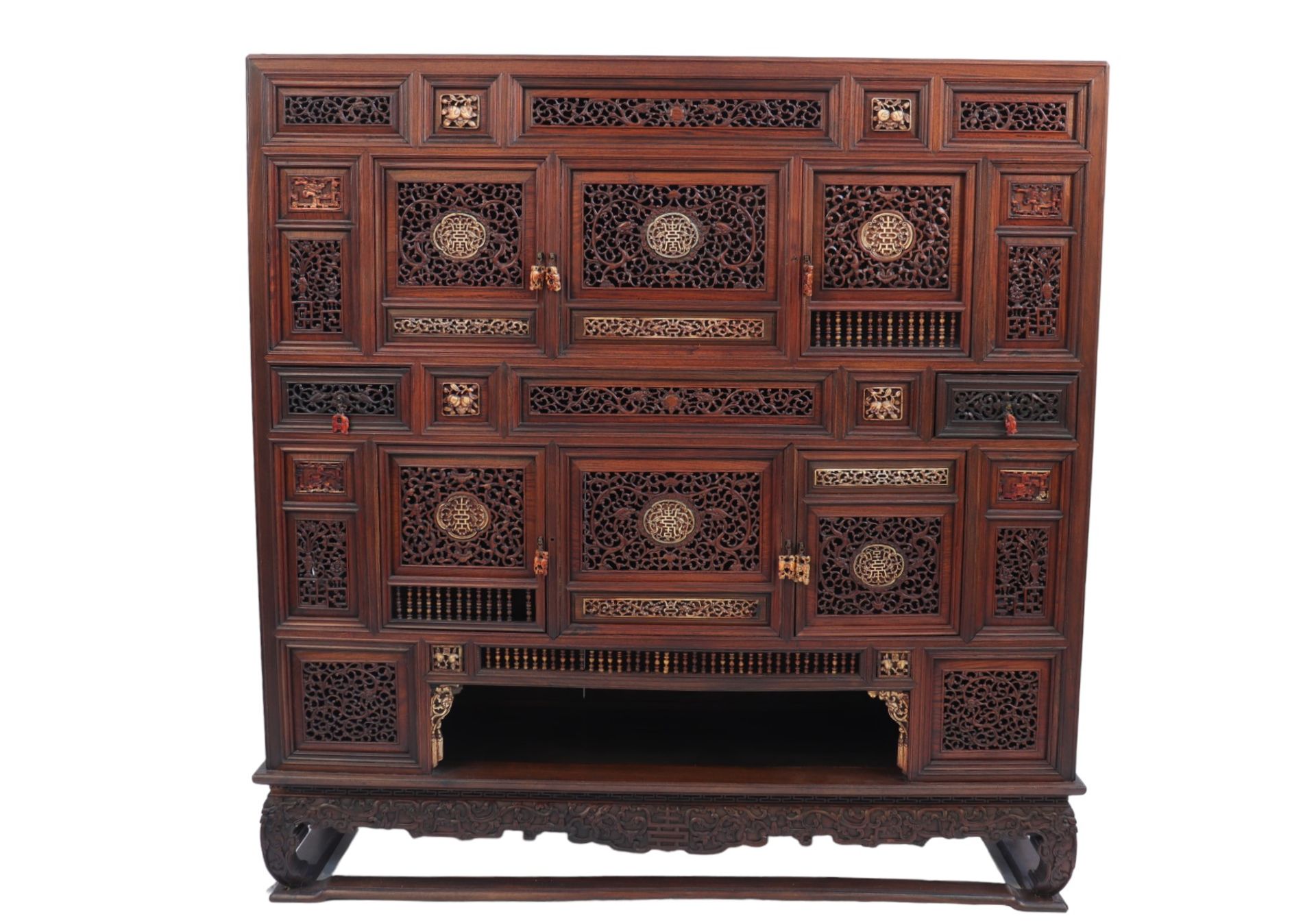 An exceptional piece of Chinese furniture decorated with dragons and bone inlays from the Qing perio - Image 3 of 4