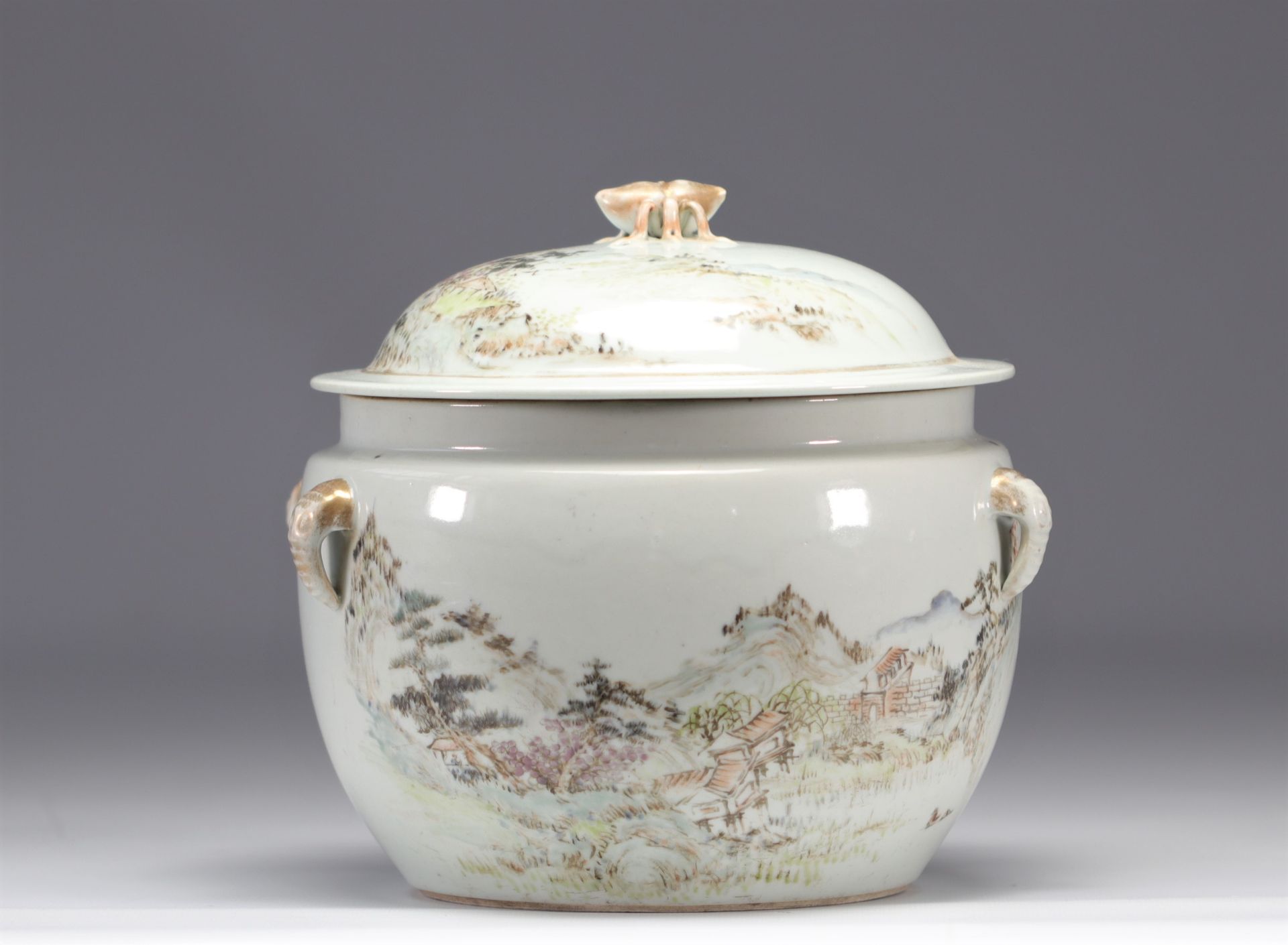 Covered Chinese porcelain tureen decorated with mountain landscapes