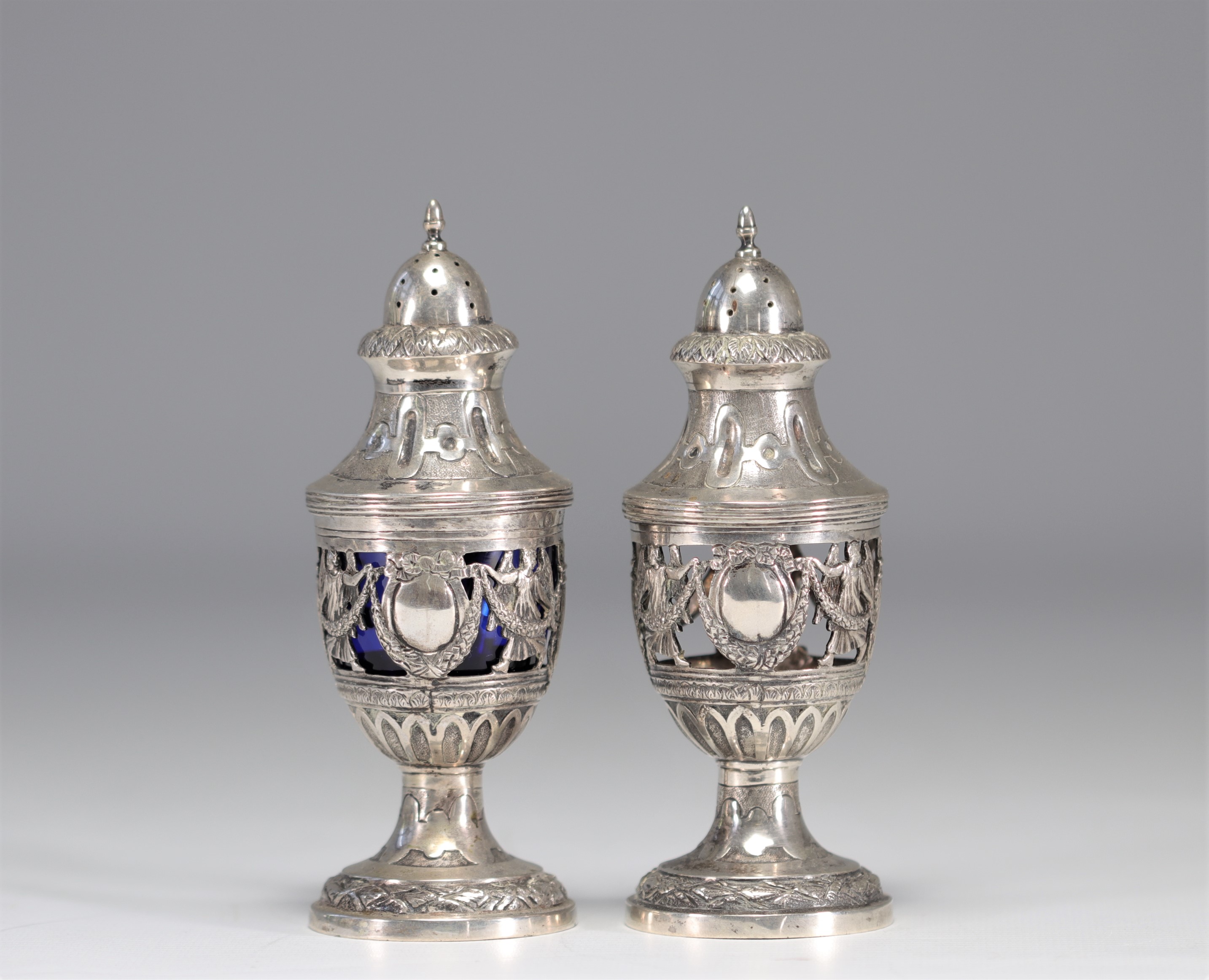 Solid silver sprinklers with Reims hallmarks from the 18th century - Image 3 of 5
