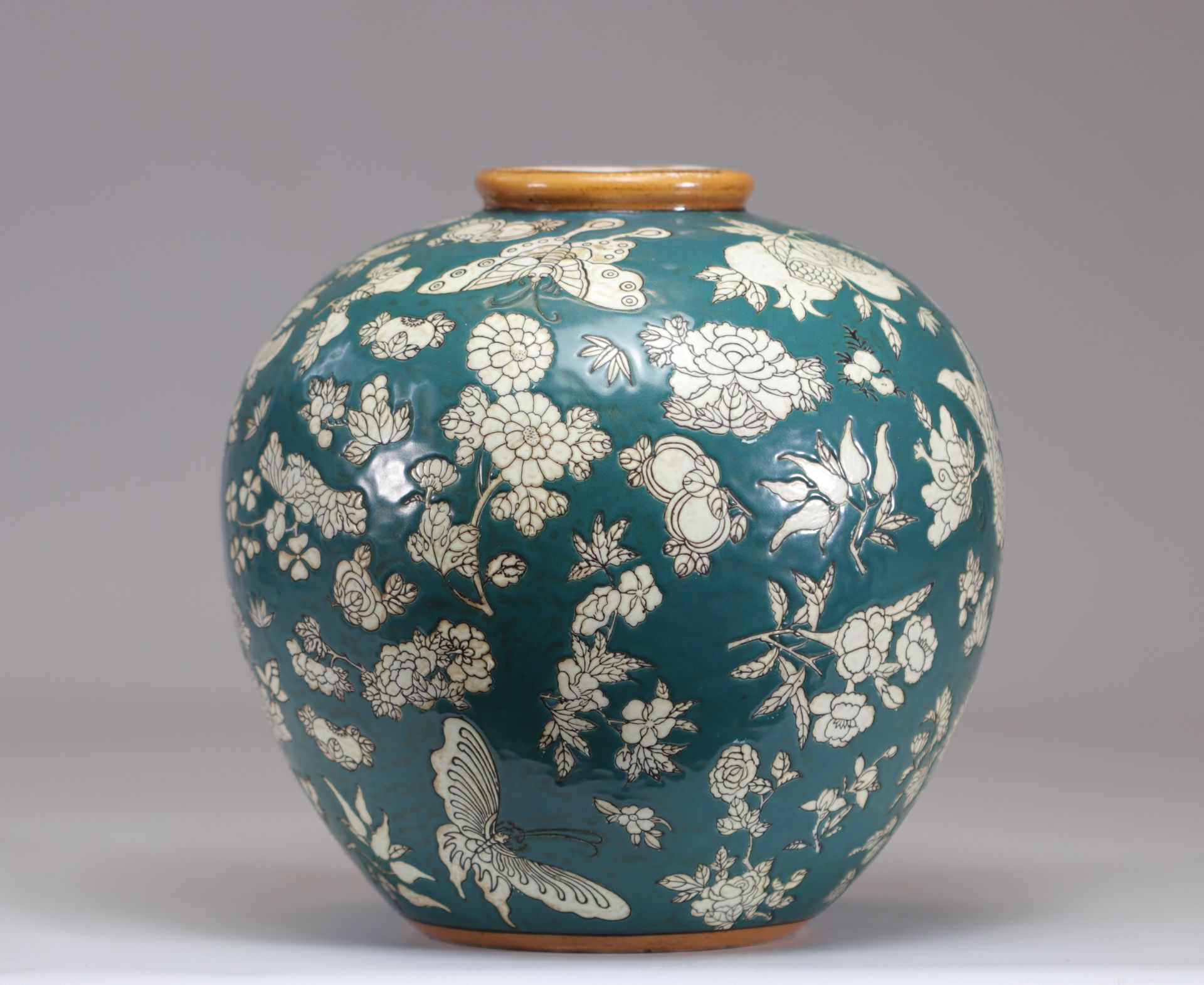 Chinese porcelain vase decorated en-relief on a green background