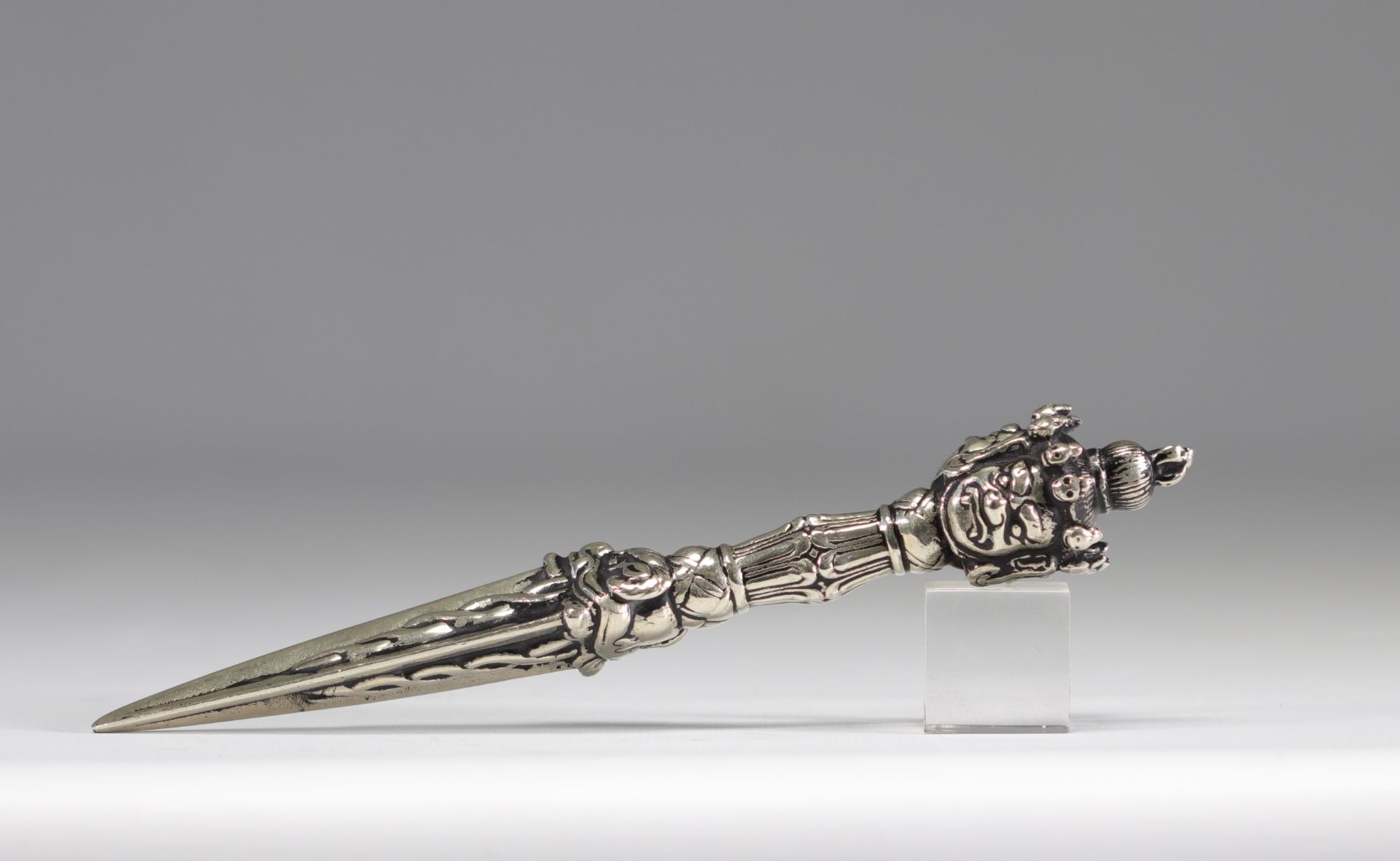 Solid silver Phurbu ritual dagger from China and Tibet - Image 2 of 3